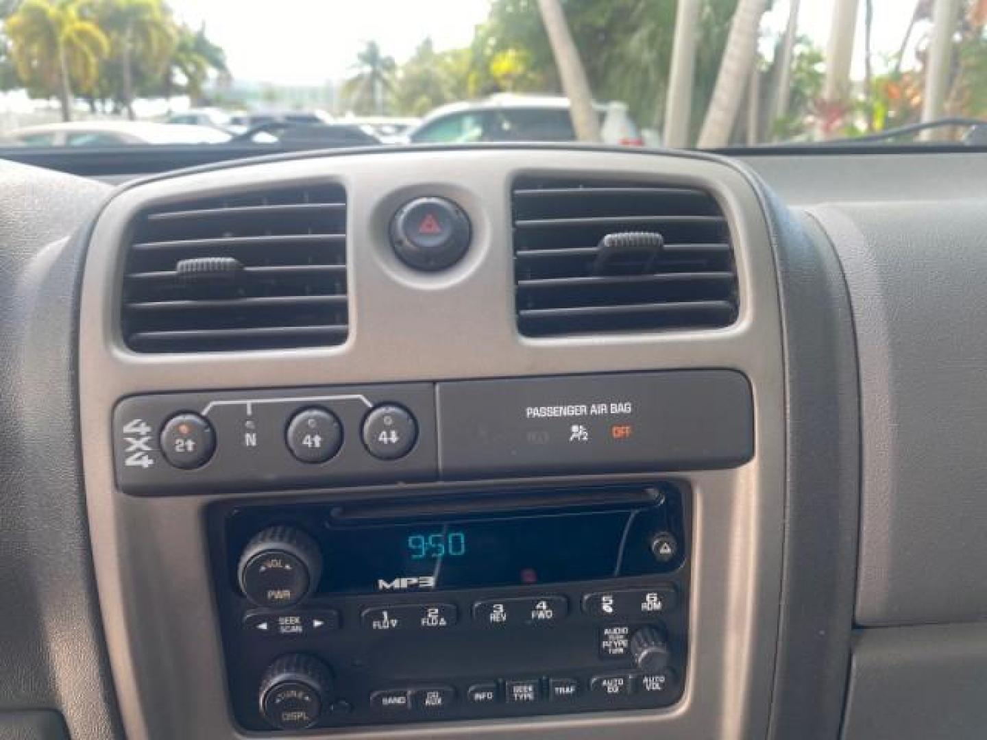 2006 Black /Very Dark Pewter Chevrolet Colorado LT 4WD LOW MILES 74,382 (1GCDT196768) with an 3.5L DOHC 5-Cyl MFI Engine engine, Automatic transmission, located at 4701 North Dixie Hwy, Pompano Beach, FL, 33064, (954) 422-2889, 26.240938, -80.123474 - OUR WEBPAGE FLORIDACARS1.COM HAS OVER 100 PHOTOS AND FREE CARFAX LINK 2006 CHEVROLET COLORADO LT VIN: 1GCDT196768275459 1 G C D T 1 9 6 7 6 8 2 7 5 4 5 9 4 DOOR EXTENDED CAB PICKUP 3.5L I5 F GASOLINE REAR WHEEL DRIVE W/ 4X4 Top Features 4WD/AWD Bed Cover Cloth Seats Running Boards Basic Features ABS - Photo#45