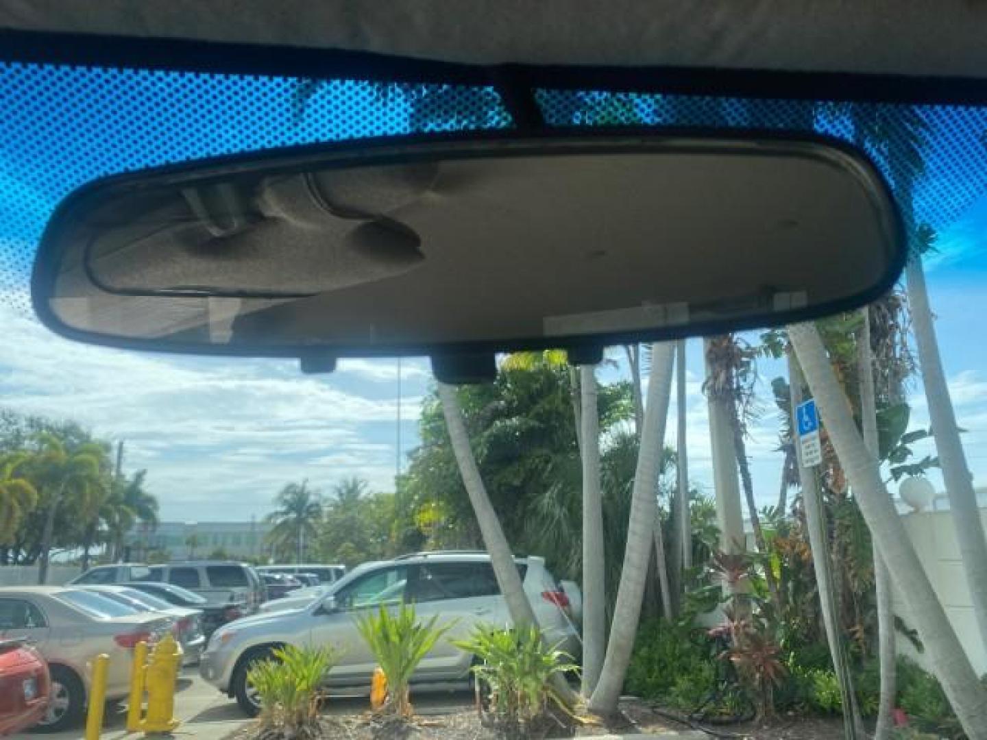 2006 Black /Very Dark Pewter Chevrolet Colorado LT 4WD LOW MILES 74,382 (1GCDT196768) with an 3.5L DOHC 5-Cyl MFI Engine engine, Automatic transmission, located at 4701 North Dixie Hwy, Pompano Beach, FL, 33064, (954) 422-2889, 26.240938, -80.123474 - OUR WEBPAGE FLORIDACARS1.COM HAS OVER 100 PHOTOS AND FREE CARFAX LINK 2006 CHEVROLET COLORADO LT VIN: 1GCDT196768275459 1 G C D T 1 9 6 7 6 8 2 7 5 4 5 9 4 DOOR EXTENDED CAB PICKUP 3.5L I5 F GASOLINE REAR WHEEL DRIVE W/ 4X4 Top Features 4WD/AWD Bed Cover Cloth Seats Running Boards Basic Features ABS - Photo#48