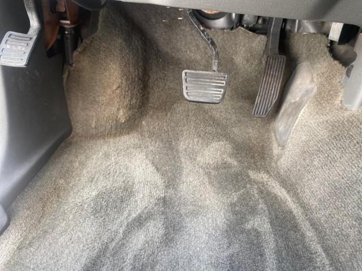 2006 Black /Very Dark Pewter Chevrolet Colorado LT 4WD LOW MILES 74,382 (1GCDT196768) with an 3.5L DOHC 5-Cyl MFI Engine engine, Automatic transmission, located at 4701 North Dixie Hwy, Pompano Beach, FL, 33064, (954) 422-2889, 26.240938, -80.123474 - OUR WEBPAGE FLORIDACARS1.COM HAS OVER 100 PHOTOS AND FREE CARFAX LINK 2006 CHEVROLET COLORADO LT VIN: 1GCDT196768275459 1 G C D T 1 9 6 7 6 8 2 7 5 4 5 9 4 DOOR EXTENDED CAB PICKUP 3.5L I5 F GASOLINE REAR WHEEL DRIVE W/ 4X4 Top Features 4WD/AWD Bed Cover Cloth Seats Running Boards Basic Features ABS - Photo#49