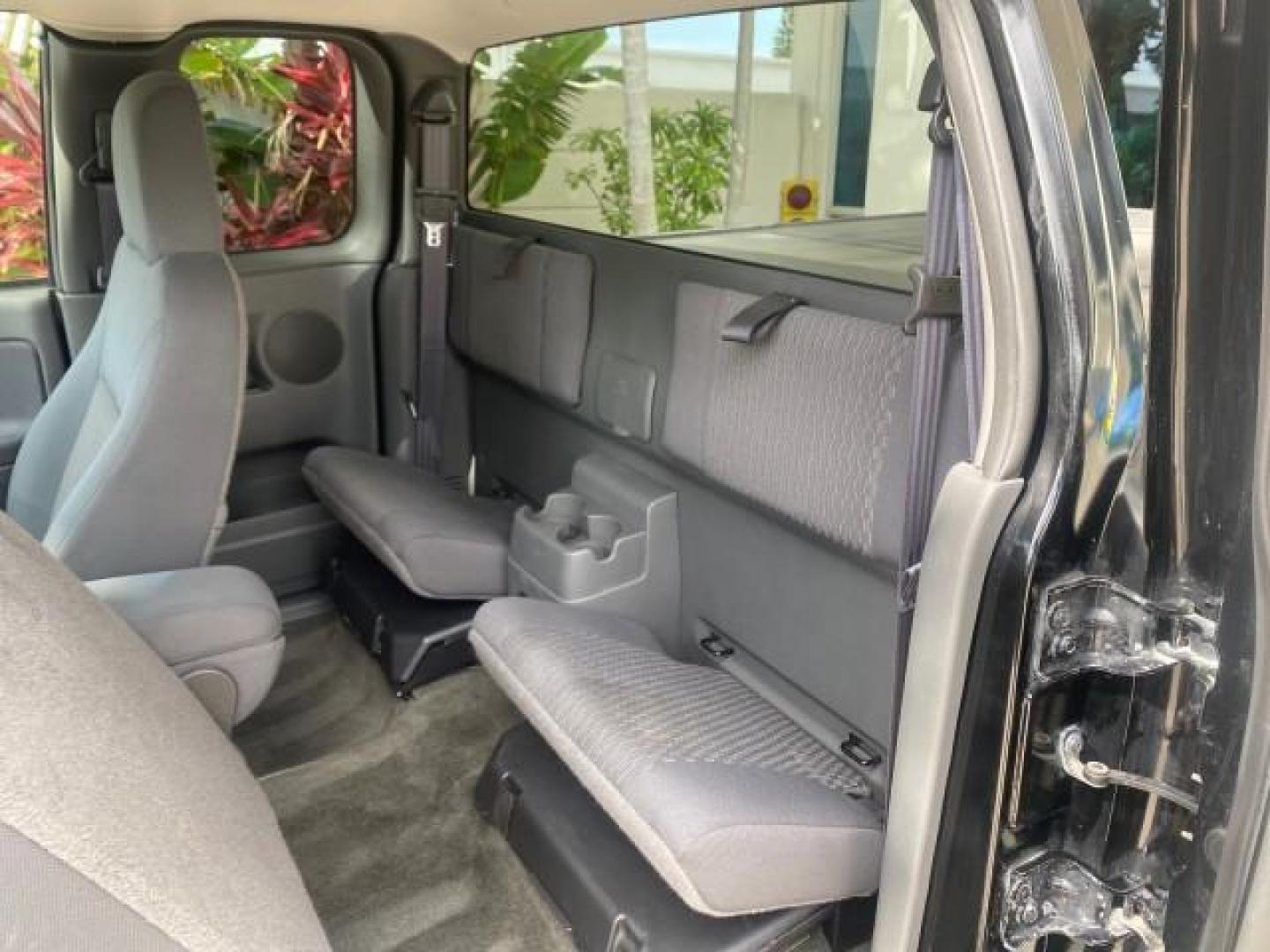 2006 Black /Very Dark Pewter Chevrolet Colorado LT 4WD LOW MILES 74,382 (1GCDT196768) with an 3.5L DOHC 5-Cyl MFI Engine engine, Automatic transmission, located at 4701 North Dixie Hwy, Pompano Beach, FL, 33064, (954) 422-2889, 26.240938, -80.123474 - OUR WEBPAGE FLORIDACARS1.COM HAS OVER 100 PHOTOS AND FREE CARFAX LINK 2006 CHEVROLET COLORADO LT VIN: 1GCDT196768275459 1 G C D T 1 9 6 7 6 8 2 7 5 4 5 9 4 DOOR EXTENDED CAB PICKUP 3.5L I5 F GASOLINE REAR WHEEL DRIVE W/ 4X4 Top Features 4WD/AWD Bed Cover Cloth Seats Running Boards Basic Features ABS - Photo#53