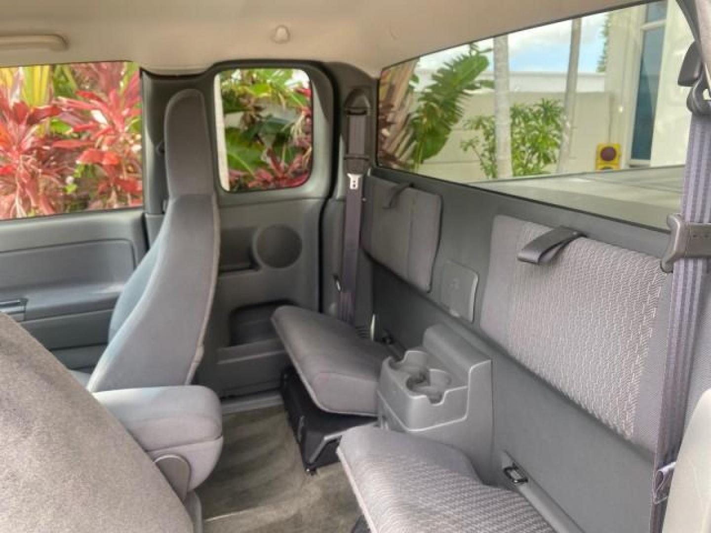 2006 Black /Very Dark Pewter Chevrolet Colorado LT 4WD LOW MILES 74,382 (1GCDT196768) with an 3.5L DOHC 5-Cyl MFI Engine engine, Automatic transmission, located at 4701 North Dixie Hwy, Pompano Beach, FL, 33064, (954) 422-2889, 26.240938, -80.123474 - OUR WEBPAGE FLORIDACARS1.COM HAS OVER 100 PHOTOS AND FREE CARFAX LINK 2006 CHEVROLET COLORADO LT VIN: 1GCDT196768275459 1 G C D T 1 9 6 7 6 8 2 7 5 4 5 9 4 DOOR EXTENDED CAB PICKUP 3.5L I5 F GASOLINE REAR WHEEL DRIVE W/ 4X4 Top Features 4WD/AWD Bed Cover Cloth Seats Running Boards Basic Features ABS - Photo#54