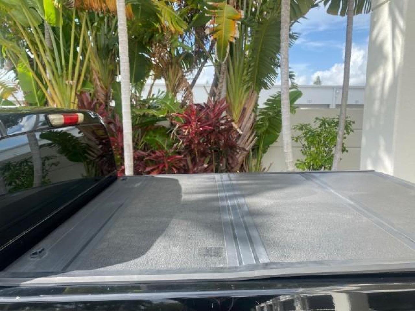 2006 Black /Very Dark Pewter Chevrolet Colorado LT 4WD LOW MILES 74,382 (1GCDT196768) with an 3.5L DOHC 5-Cyl MFI Engine engine, Automatic transmission, located at 4701 North Dixie Hwy, Pompano Beach, FL, 33064, (954) 422-2889, 26.240938, -80.123474 - OUR WEBPAGE FLORIDACARS1.COM HAS OVER 100 PHOTOS AND FREE CARFAX LINK 2006 CHEVROLET COLORADO LT VIN: 1GCDT196768275459 1 G C D T 1 9 6 7 6 8 2 7 5 4 5 9 4 DOOR EXTENDED CAB PICKUP 3.5L I5 F GASOLINE REAR WHEEL DRIVE W/ 4X4 Top Features 4WD/AWD Bed Cover Cloth Seats Running Boards Basic Features ABS - Photo#58
