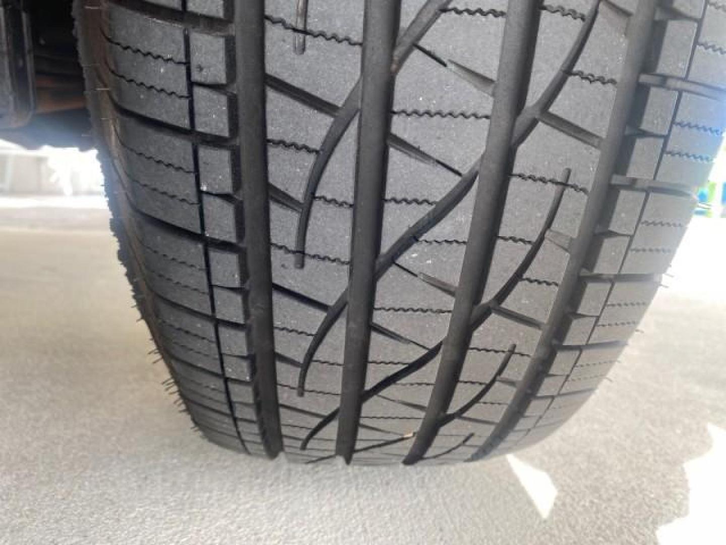 2006 Black /Very Dark Pewter Chevrolet Colorado LT 4WD LOW MILES 74,382 (1GCDT196768) with an 3.5L DOHC 5-Cyl MFI Engine engine, Automatic transmission, located at 4701 North Dixie Hwy, Pompano Beach, FL, 33064, (954) 422-2889, 26.240938, -80.123474 - OUR WEBPAGE FLORIDACARS1.COM HAS OVER 100 PHOTOS AND FREE CARFAX LINK 2006 CHEVROLET COLORADO LT VIN: 1GCDT196768275459 1 G C D T 1 9 6 7 6 8 2 7 5 4 5 9 4 DOOR EXTENDED CAB PICKUP 3.5L I5 F GASOLINE REAR WHEEL DRIVE W/ 4X4 Top Features 4WD/AWD Bed Cover Cloth Seats Running Boards Basic Features ABS - Photo#60