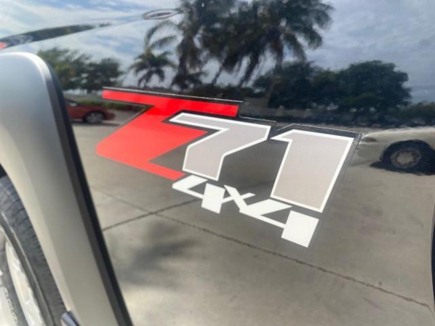 2006 Black /Very Dark Pewter Chevrolet Colorado LT 4WD LOW MILES 74,382 (1GCDT196768) with an 3.5L DOHC 5-Cyl MFI Engine engine, Automatic transmission, located at 4701 North Dixie Hwy, Pompano Beach, FL, 33064, (954) 422-2889, 26.240938, -80.123474 - OUR WEBPAGE FLORIDACARS1.COM HAS OVER 100 PHOTOS AND FREE CARFAX LINK 2006 CHEVROLET COLORADO LT VIN: 1GCDT196768275459 1 G C D T 1 9 6 7 6 8 2 7 5 4 5 9 4 DOOR EXTENDED CAB PICKUP 3.5L I5 F GASOLINE REAR WHEEL DRIVE W/ 4X4 Top Features 4WD/AWD Bed Cover Cloth Seats Running Boards Basic Features ABS - Photo#61