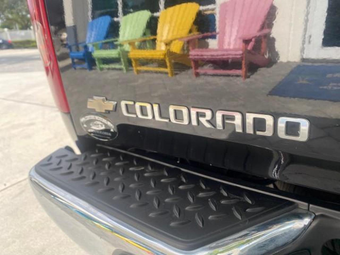2006 Black /Very Dark Pewter Chevrolet Colorado LT 4WD LOW MILES 74,382 (1GCDT196768) with an 3.5L DOHC 5-Cyl MFI Engine engine, Automatic transmission, located at 4701 North Dixie Hwy, Pompano Beach, FL, 33064, (954) 422-2889, 26.240938, -80.123474 - OUR WEBPAGE FLORIDACARS1.COM HAS OVER 100 PHOTOS AND FREE CARFAX LINK 2006 CHEVROLET COLORADO LT VIN: 1GCDT196768275459 1 G C D T 1 9 6 7 6 8 2 7 5 4 5 9 4 DOOR EXTENDED CAB PICKUP 3.5L I5 F GASOLINE REAR WHEEL DRIVE W/ 4X4 Top Features 4WD/AWD Bed Cover Cloth Seats Running Boards Basic Features ABS - Photo#65