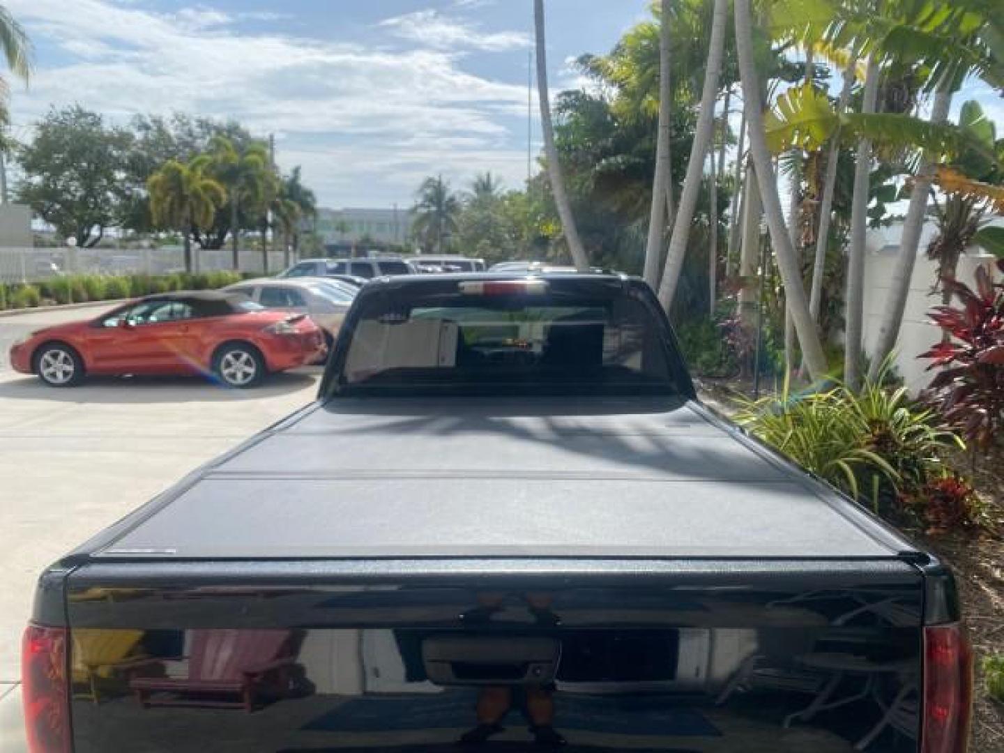 2006 Black /Very Dark Pewter Chevrolet Colorado LT 4WD LOW MILES 74,382 (1GCDT196768) with an 3.5L DOHC 5-Cyl MFI Engine engine, Automatic transmission, located at 4701 North Dixie Hwy, Pompano Beach, FL, 33064, (954) 422-2889, 26.240938, -80.123474 - OUR WEBPAGE FLORIDACARS1.COM HAS OVER 100 PHOTOS AND FREE CARFAX LINK 2006 CHEVROLET COLORADO LT VIN: 1GCDT196768275459 1 G C D T 1 9 6 7 6 8 2 7 5 4 5 9 4 DOOR EXTENDED CAB PICKUP 3.5L I5 F GASOLINE REAR WHEEL DRIVE W/ 4X4 Top Features 4WD/AWD Bed Cover Cloth Seats Running Boards Basic Features ABS - Photo#68