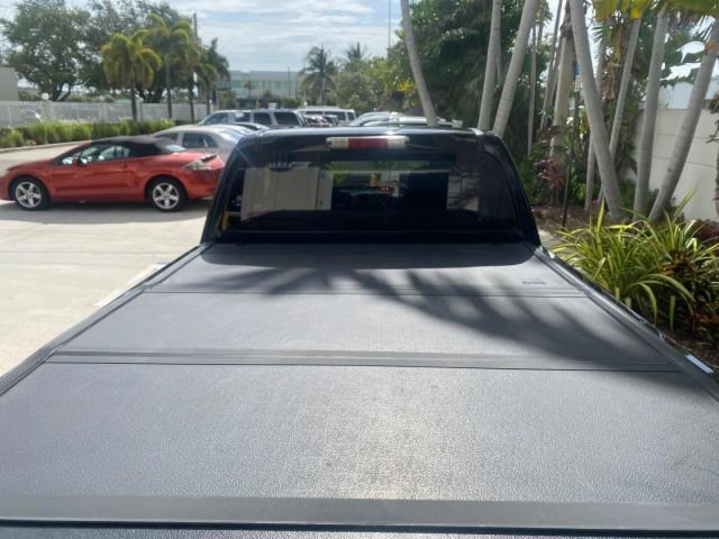 2006 Black /Very Dark Pewter Chevrolet Colorado LT 4WD LOW MILES 74,382 (1GCDT196768) with an 3.5L DOHC 5-Cyl MFI Engine engine, Automatic transmission, located at 4701 North Dixie Hwy, Pompano Beach, FL, 33064, (954) 422-2889, 26.240938, -80.123474 - OUR WEBPAGE FLORIDACARS1.COM HAS OVER 100 PHOTOS AND FREE CARFAX LINK 2006 CHEVROLET COLORADO LT VIN: 1GCDT196768275459 1 G C D T 1 9 6 7 6 8 2 7 5 4 5 9 4 DOOR EXTENDED CAB PICKUP 3.5L I5 F GASOLINE REAR WHEEL DRIVE W/ 4X4 Top Features 4WD/AWD Bed Cover Cloth Seats Running Boards Basic Features ABS - Photo#69