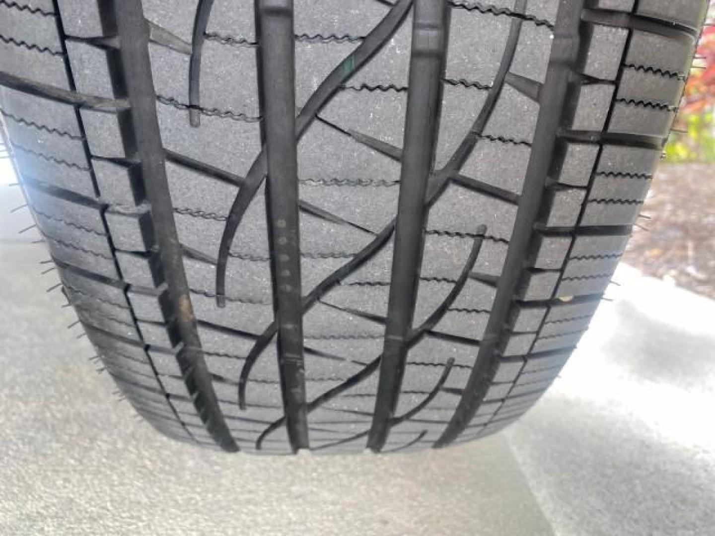 2006 Black /Very Dark Pewter Chevrolet Colorado LT 4WD LOW MILES 74,382 (1GCDT196768) with an 3.5L DOHC 5-Cyl MFI Engine engine, Automatic transmission, located at 4701 North Dixie Hwy, Pompano Beach, FL, 33064, (954) 422-2889, 26.240938, -80.123474 - OUR WEBPAGE FLORIDACARS1.COM HAS OVER 100 PHOTOS AND FREE CARFAX LINK 2006 CHEVROLET COLORADO LT VIN: 1GCDT196768275459 1 G C D T 1 9 6 7 6 8 2 7 5 4 5 9 4 DOOR EXTENDED CAB PICKUP 3.5L I5 F GASOLINE REAR WHEEL DRIVE W/ 4X4 Top Features 4WD/AWD Bed Cover Cloth Seats Running Boards Basic Features ABS - Photo#72