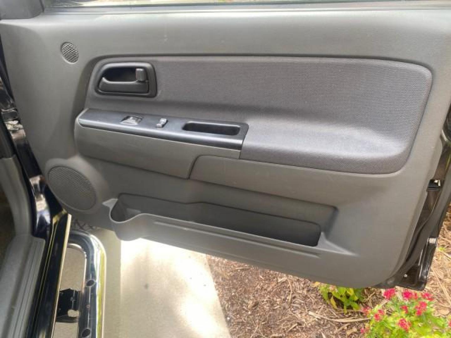 2006 Black /Very Dark Pewter Chevrolet Colorado LT 4WD LOW MILES 74,382 (1GCDT196768) with an 3.5L DOHC 5-Cyl MFI Engine engine, Automatic transmission, located at 4701 North Dixie Hwy, Pompano Beach, FL, 33064, (954) 422-2889, 26.240938, -80.123474 - OUR WEBPAGE FLORIDACARS1.COM HAS OVER 100 PHOTOS AND FREE CARFAX LINK 2006 CHEVROLET COLORADO LT VIN: 1GCDT196768275459 1 G C D T 1 9 6 7 6 8 2 7 5 4 5 9 4 DOOR EXTENDED CAB PICKUP 3.5L I5 F GASOLINE REAR WHEEL DRIVE W/ 4X4 Top Features 4WD/AWD Bed Cover Cloth Seats Running Boards Basic Features ABS - Photo#80