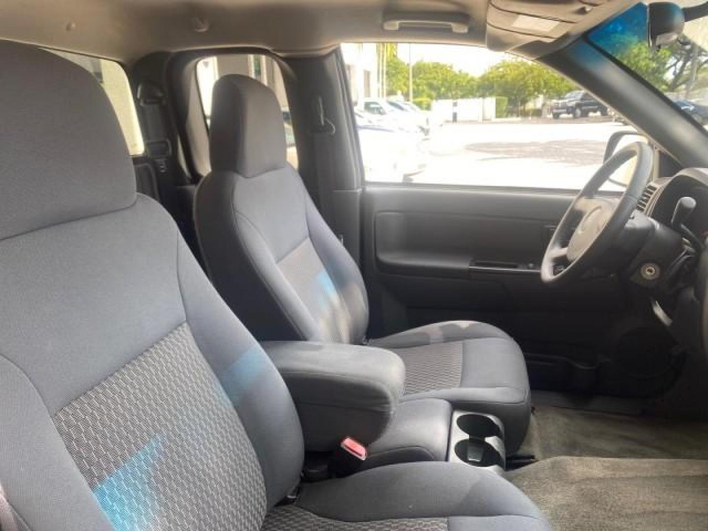 2006 Black /Very Dark Pewter Chevrolet Colorado LT 4WD LOW MILES 74,382 (1GCDT196768) with an 3.5L DOHC 5-Cyl MFI Engine engine, Automatic transmission, located at 4701 North Dixie Hwy, Pompano Beach, FL, 33064, (954) 422-2889, 26.240938, -80.123474 - OUR WEBPAGE FLORIDACARS1.COM HAS OVER 100 PHOTOS AND FREE CARFAX LINK 2006 CHEVROLET COLORADO LT VIN: 1GCDT196768275459 1 G C D T 1 9 6 7 6 8 2 7 5 4 5 9 4 DOOR EXTENDED CAB PICKUP 3.5L I5 F GASOLINE REAR WHEEL DRIVE W/ 4X4 Top Features 4WD/AWD Bed Cover Cloth Seats Running Boards Basic Features ABS - Photo#81