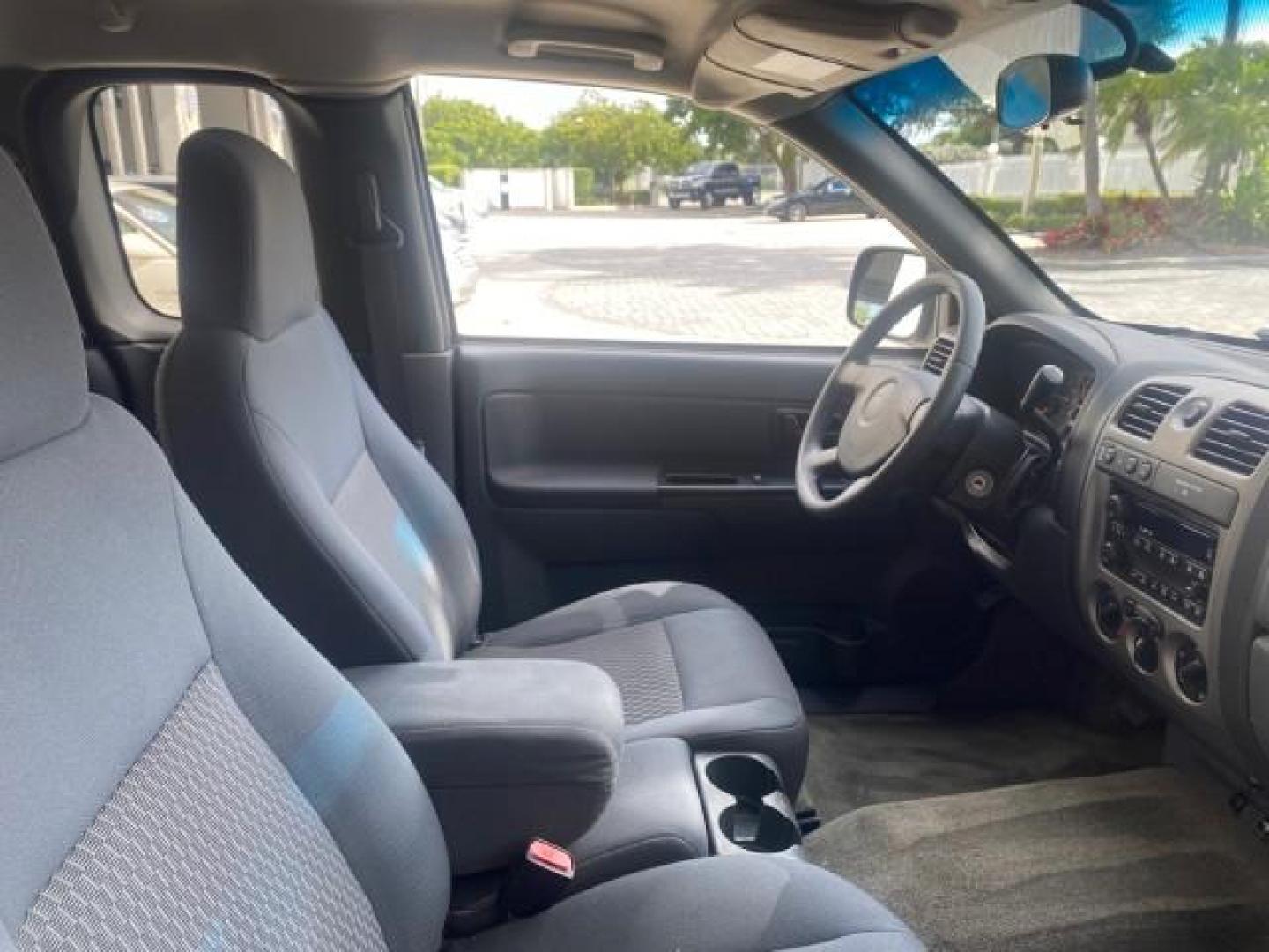 2006 Black /Very Dark Pewter Chevrolet Colorado LT 4WD LOW MILES 74,382 (1GCDT196768) with an 3.5L DOHC 5-Cyl MFI Engine engine, Automatic transmission, located at 4701 North Dixie Hwy, Pompano Beach, FL, 33064, (954) 422-2889, 26.240938, -80.123474 - OUR WEBPAGE FLORIDACARS1.COM HAS OVER 100 PHOTOS AND FREE CARFAX LINK 2006 CHEVROLET COLORADO LT VIN: 1GCDT196768275459 1 G C D T 1 9 6 7 6 8 2 7 5 4 5 9 4 DOOR EXTENDED CAB PICKUP 3.5L I5 F GASOLINE REAR WHEEL DRIVE W/ 4X4 Top Features 4WD/AWD Bed Cover Cloth Seats Running Boards Basic Features ABS - Photo#82