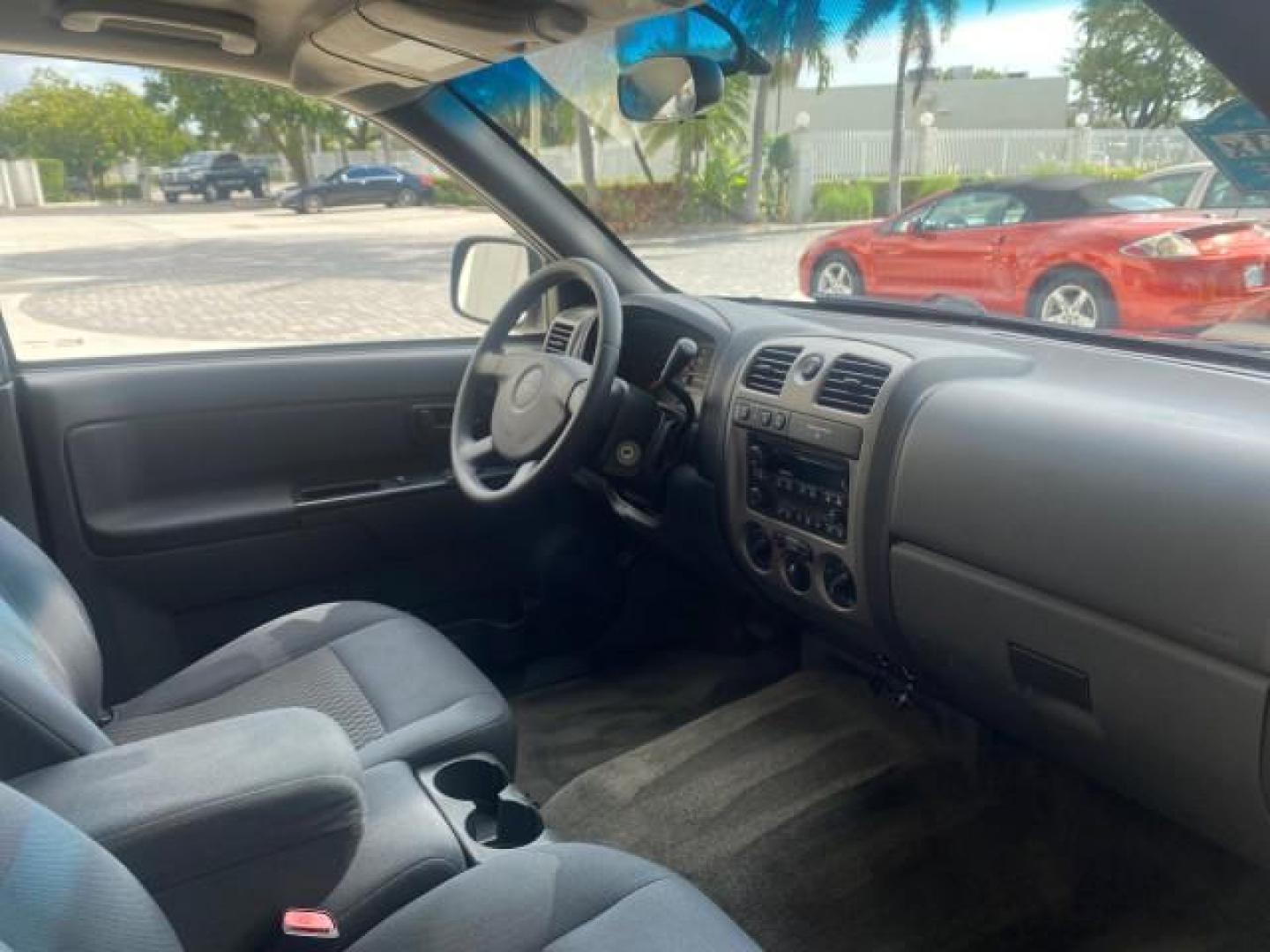2006 Black /Very Dark Pewter Chevrolet Colorado LT 4WD LOW MILES 74,382 (1GCDT196768) with an 3.5L DOHC 5-Cyl MFI Engine engine, Automatic transmission, located at 4701 North Dixie Hwy, Pompano Beach, FL, 33064, (954) 422-2889, 26.240938, -80.123474 - OUR WEBPAGE FLORIDACARS1.COM HAS OVER 100 PHOTOS AND FREE CARFAX LINK 2006 CHEVROLET COLORADO LT VIN: 1GCDT196768275459 1 G C D T 1 9 6 7 6 8 2 7 5 4 5 9 4 DOOR EXTENDED CAB PICKUP 3.5L I5 F GASOLINE REAR WHEEL DRIVE W/ 4X4 Top Features 4WD/AWD Bed Cover Cloth Seats Running Boards Basic Features ABS - Photo#84