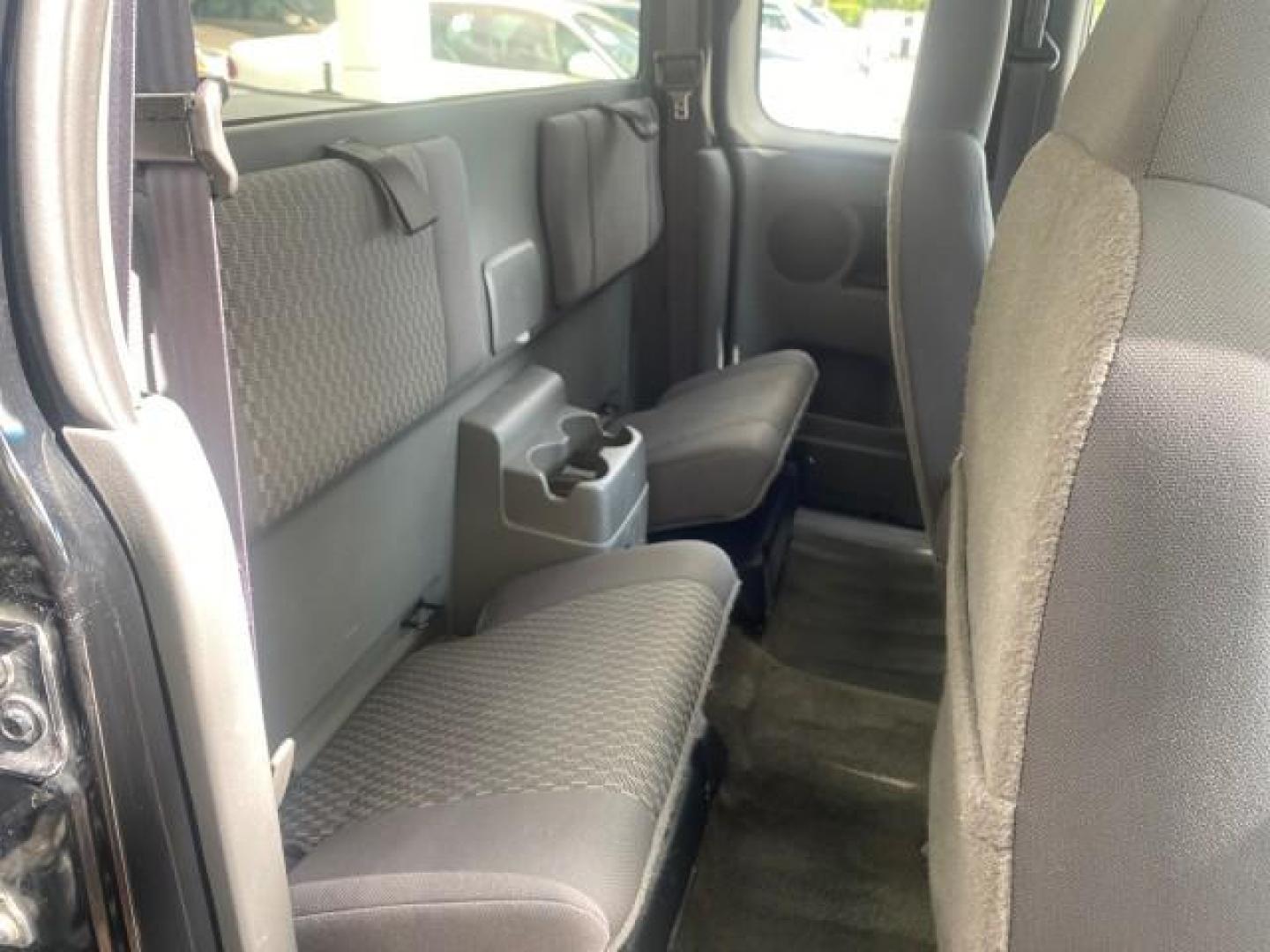 2006 Black /Very Dark Pewter Chevrolet Colorado LT 4WD LOW MILES 74,382 (1GCDT196768) with an 3.5L DOHC 5-Cyl MFI Engine engine, Automatic transmission, located at 4701 North Dixie Hwy, Pompano Beach, FL, 33064, (954) 422-2889, 26.240938, -80.123474 - OUR WEBPAGE FLORIDACARS1.COM HAS OVER 100 PHOTOS AND FREE CARFAX LINK 2006 CHEVROLET COLORADO LT VIN: 1GCDT196768275459 1 G C D T 1 9 6 7 6 8 2 7 5 4 5 9 4 DOOR EXTENDED CAB PICKUP 3.5L I5 F GASOLINE REAR WHEEL DRIVE W/ 4X4 Top Features 4WD/AWD Bed Cover Cloth Seats Running Boards Basic Features ABS - Photo#89