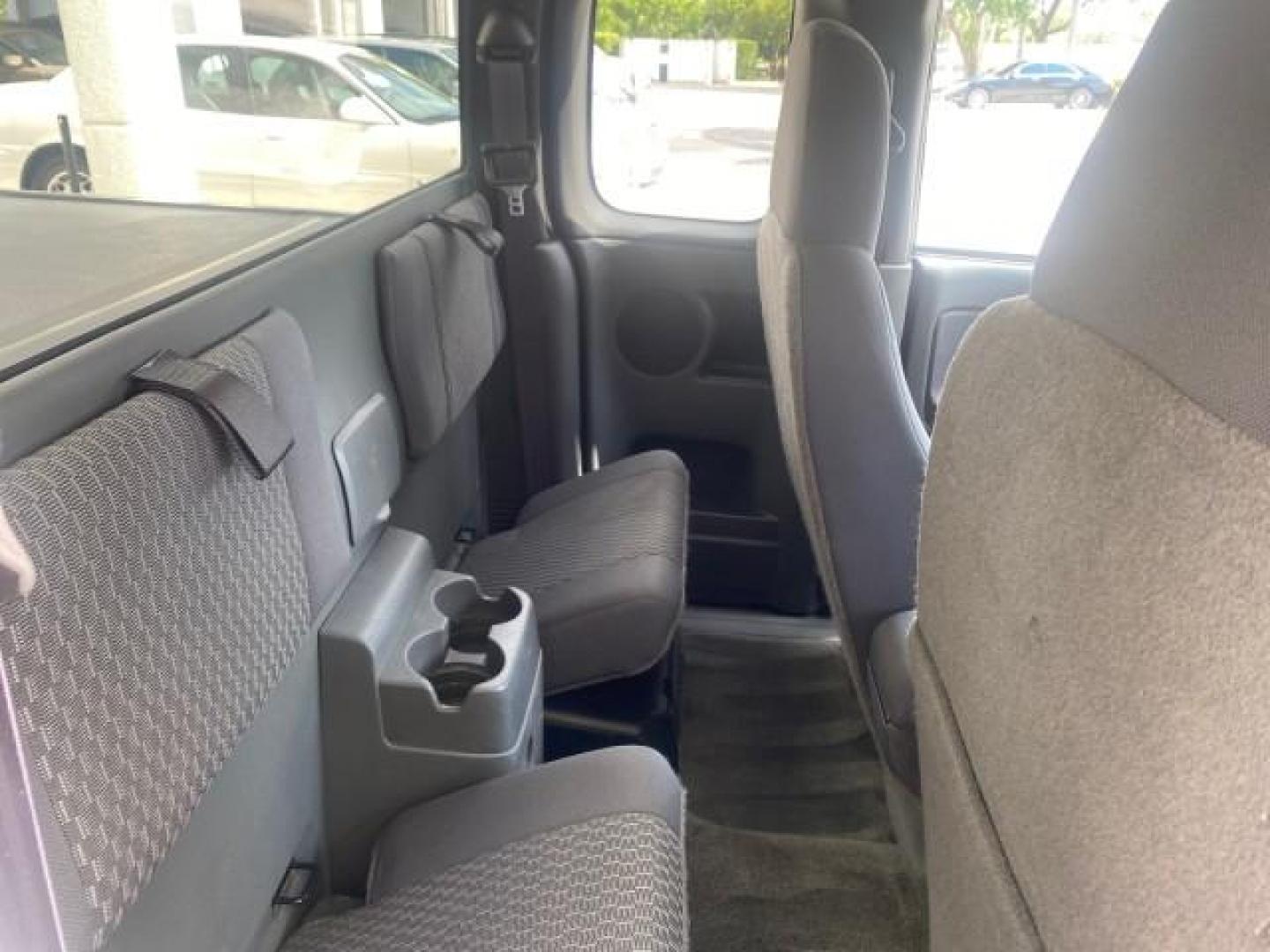 2006 Black /Very Dark Pewter Chevrolet Colorado LT 4WD LOW MILES 74,382 (1GCDT196768) with an 3.5L DOHC 5-Cyl MFI Engine engine, Automatic transmission, located at 4701 North Dixie Hwy, Pompano Beach, FL, 33064, (954) 422-2889, 26.240938, -80.123474 - OUR WEBPAGE FLORIDACARS1.COM HAS OVER 100 PHOTOS AND FREE CARFAX LINK 2006 CHEVROLET COLORADO LT VIN: 1GCDT196768275459 1 G C D T 1 9 6 7 6 8 2 7 5 4 5 9 4 DOOR EXTENDED CAB PICKUP 3.5L I5 F GASOLINE REAR WHEEL DRIVE W/ 4X4 Top Features 4WD/AWD Bed Cover Cloth Seats Running Boards Basic Features ABS - Photo#90