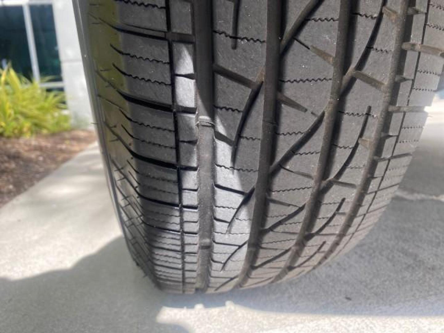 2006 Black /Very Dark Pewter Chevrolet Colorado LT 4WD LOW MILES 74,382 (1GCDT196768) with an 3.5L DOHC 5-Cyl MFI Engine engine, Automatic transmission, located at 4701 North Dixie Hwy, Pompano Beach, FL, 33064, (954) 422-2889, 26.240938, -80.123474 - OUR WEBPAGE FLORIDACARS1.COM HAS OVER 100 PHOTOS AND FREE CARFAX LINK 2006 CHEVROLET COLORADO LT VIN: 1GCDT196768275459 1 G C D T 1 9 6 7 6 8 2 7 5 4 5 9 4 DOOR EXTENDED CAB PICKUP 3.5L I5 F GASOLINE REAR WHEEL DRIVE W/ 4X4 Top Features 4WD/AWD Bed Cover Cloth Seats Running Boards Basic Features ABS - Photo#94