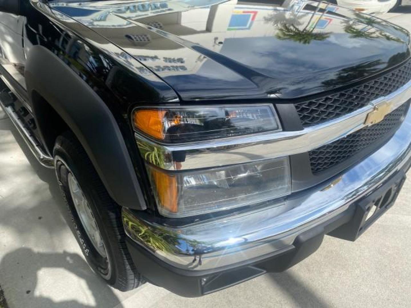 2006 Black /Very Dark Pewter Chevrolet Colorado LT 4WD LOW MILES 74,382 (1GCDT196768) with an 3.5L DOHC 5-Cyl MFI Engine engine, Automatic transmission, located at 4701 North Dixie Hwy, Pompano Beach, FL, 33064, (954) 422-2889, 26.240938, -80.123474 - OUR WEBPAGE FLORIDACARS1.COM HAS OVER 100 PHOTOS AND FREE CARFAX LINK 2006 CHEVROLET COLORADO LT VIN: 1GCDT196768275459 1 G C D T 1 9 6 7 6 8 2 7 5 4 5 9 4 DOOR EXTENDED CAB PICKUP 3.5L I5 F GASOLINE REAR WHEEL DRIVE W/ 4X4 Top Features 4WD/AWD Bed Cover Cloth Seats Running Boards Basic Features ABS - Photo#95
