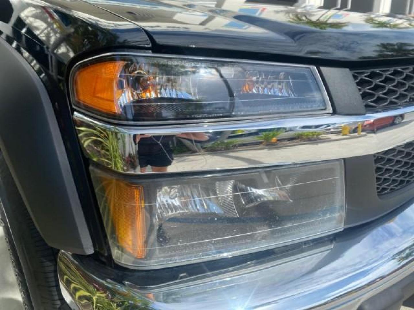 2006 Black /Very Dark Pewter Chevrolet Colorado LT 4WD LOW MILES 74,382 (1GCDT196768) with an 3.5L DOHC 5-Cyl MFI Engine engine, Automatic transmission, located at 4701 North Dixie Hwy, Pompano Beach, FL, 33064, (954) 422-2889, 26.240938, -80.123474 - OUR WEBPAGE FLORIDACARS1.COM HAS OVER 100 PHOTOS AND FREE CARFAX LINK 2006 CHEVROLET COLORADO LT VIN: 1GCDT196768275459 1 G C D T 1 9 6 7 6 8 2 7 5 4 5 9 4 DOOR EXTENDED CAB PICKUP 3.5L I5 F GASOLINE REAR WHEEL DRIVE W/ 4X4 Top Features 4WD/AWD Bed Cover Cloth Seats Running Boards Basic Features ABS - Photo#96