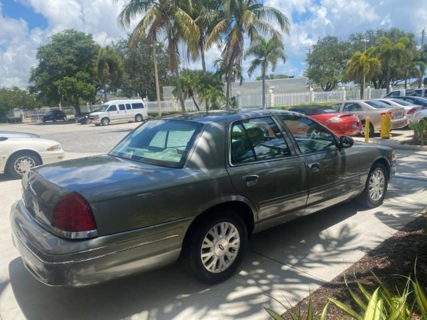 2004 Medium Titanium Metallic /Light Flint Ford Crown Victoria LX Sport LOW MILES 75,511 FL (2FAFP74W24X) with an 4.6L SEFI OHC V8 Engine engine, Automatic transmission, located at 4701 North Dixie Hwy, Pompano Beach, FL, 33064, (954) 422-2889, 26.240938, -80.123474 - OUR WEBPAGE FLORIDACARS1.COM HAS OVER 100 PHOTOS AND FREE CARFAX LINK 2004 FORD CROWN VICTORIA LX DUAL EXHAUST RARE FIND VIN: 2FAFP74W24X150704 2 F A F P 7 4 W 2 4 X 1 5 0 7 0 4 SEDAN 4 DR 4.6L V8 F GASOLINE REAR WHEEL DRIVE Top Features Alloy Wheels Leather Seats Basic Features ABS Brakes AM/FM Ste - Photo#7