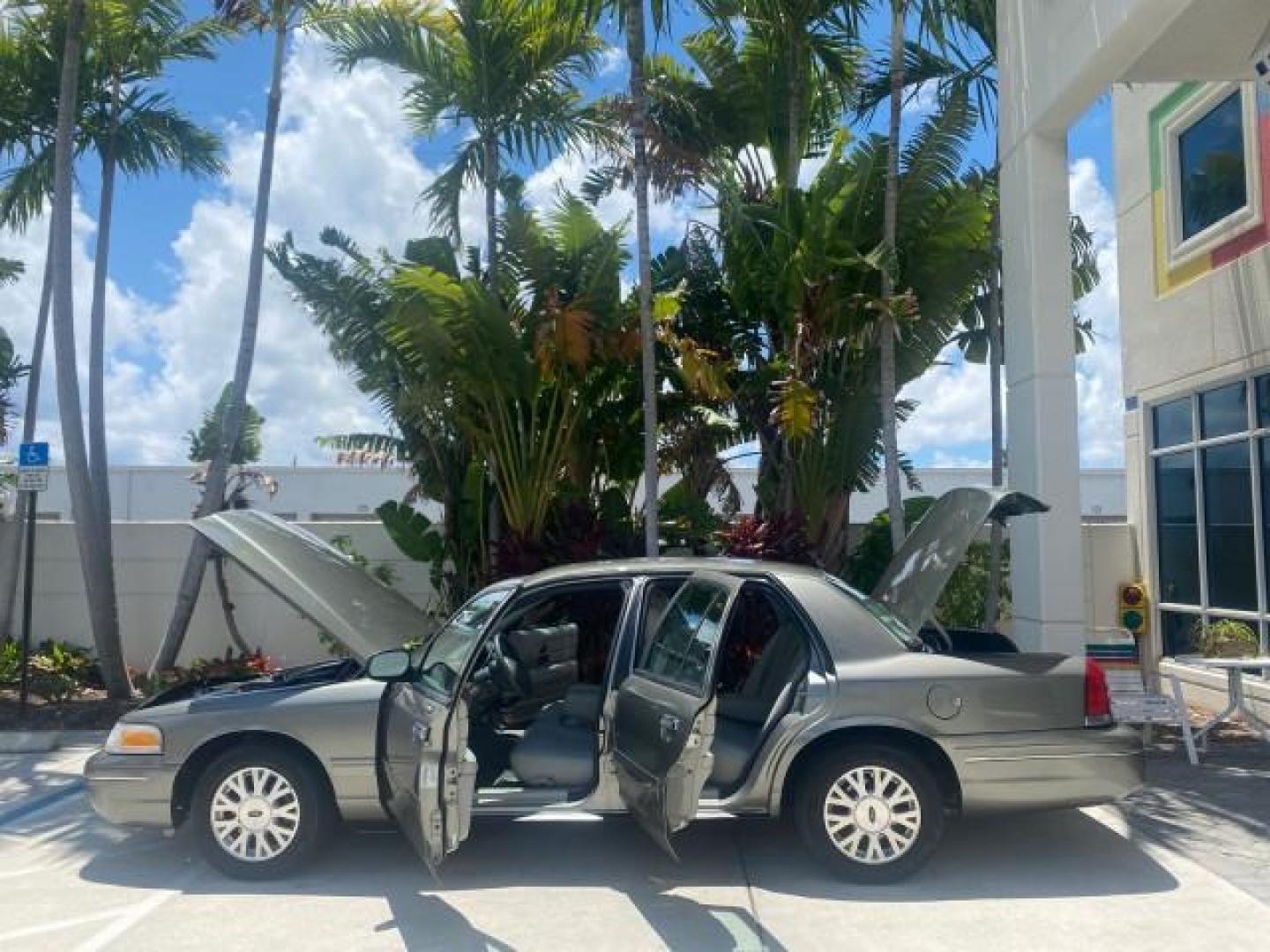 2004 Medium Titanium Metallic /Light Flint Ford Crown Victoria LX Sport LOW MILES 75,511 FL (2FAFP74W24X) with an 4.6L SEFI OHC V8 Engine engine, Automatic transmission, located at 4701 North Dixie Hwy, Pompano Beach, FL, 33064, (954) 422-2889, 26.240938, -80.123474 - OUR WEBPAGE FLORIDACARS1.COM HAS OVER 100 PHOTOS AND FREE CARFAX LINK 2004 FORD CROWN VICTORIA LX DUAL EXHAUST RARE FIND VIN: 2FAFP74W24X150704 2 F A F P 7 4 W 2 4 X 1 5 0 7 0 4 SEDAN 4 DR 4.6L V8 F GASOLINE REAR WHEEL DRIVE Top Features Alloy Wheels Leather Seats Basic Features ABS Brakes AM/FM Ste - Photo#8