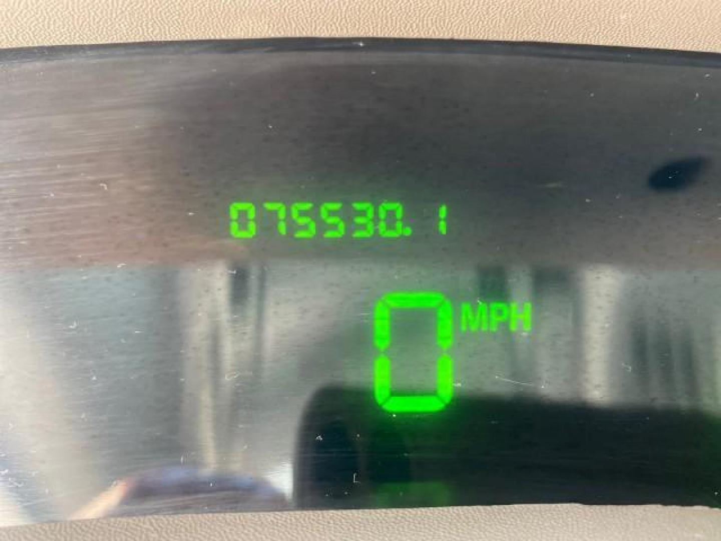 2004 Medium Titanium Metallic /Light Flint Ford Crown Victoria LX Sport LOW MILES 75,511 FL (2FAFP74W24X) with an 4.6L SEFI OHC V8 Engine engine, Automatic transmission, located at 4701 North Dixie Hwy, Pompano Beach, FL, 33064, (954) 422-2889, 26.240938, -80.123474 - OUR WEBPAGE FLORIDACARS1.COM HAS OVER 100 PHOTOS AND FREE CARFAX LINK 2004 FORD CROWN VICTORIA LX DUAL EXHAUST RARE FIND VIN: 2FAFP74W24X150704 2 F A F P 7 4 W 2 4 X 1 5 0 7 0 4 SEDAN 4 DR 4.6L V8 F GASOLINE REAR WHEEL DRIVE Top Features Alloy Wheels Leather Seats Basic Features ABS Brakes AM/FM Ste - Photo#18