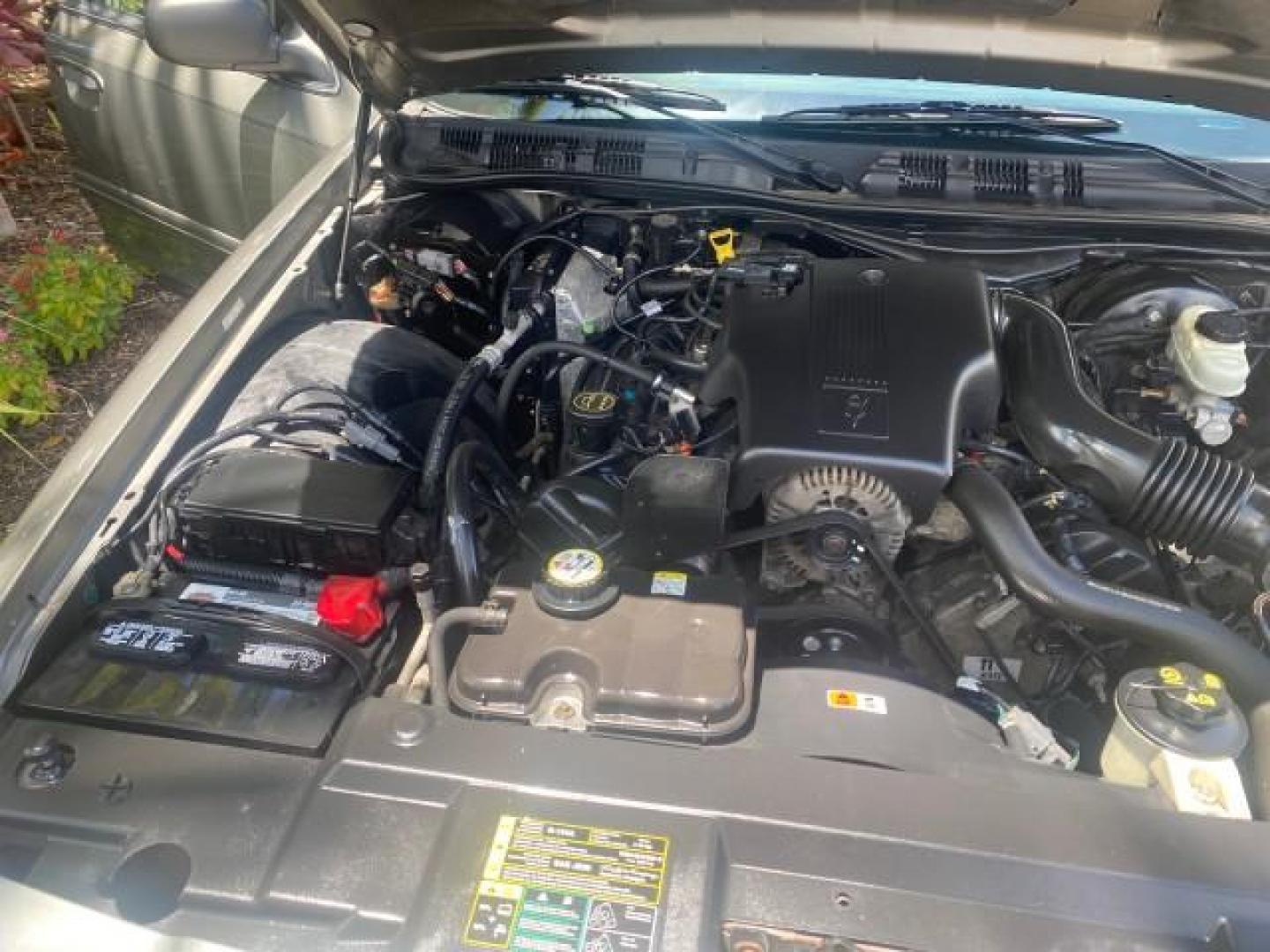 2004 Medium Titanium Metallic /Light Flint Ford Crown Victoria LX Sport LOW MILES 75,511 FL (2FAFP74W24X) with an 4.6L SEFI OHC V8 Engine engine, Automatic transmission, located at 4701 North Dixie Hwy, Pompano Beach, FL, 33064, (954) 422-2889, 26.240938, -80.123474 - OUR WEBPAGE FLORIDACARS1.COM HAS OVER 100 PHOTOS AND FREE CARFAX LINK 2004 FORD CROWN VICTORIA LX DUAL EXHAUST RARE FIND VIN: 2FAFP74W24X150704 2 F A F P 7 4 W 2 4 X 1 5 0 7 0 4 SEDAN 4 DR 4.6L V8 F GASOLINE REAR WHEEL DRIVE Top Features Alloy Wheels Leather Seats Basic Features ABS Brakes AM/FM Ste - Photo#25