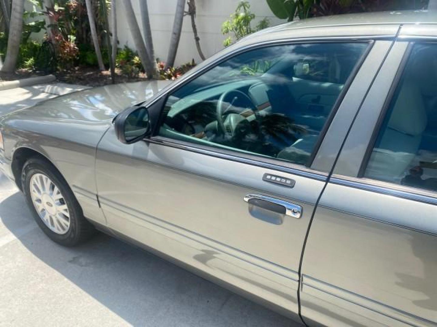 2004 Medium Titanium Metallic /Light Flint Ford Crown Victoria LX Sport LOW MILES 75,511 FL (2FAFP74W24X) with an 4.6L SEFI OHC V8 Engine engine, Automatic transmission, located at 4701 North Dixie Hwy, Pompano Beach, FL, 33064, (954) 422-2889, 26.240938, -80.123474 - OUR WEBPAGE FLORIDACARS1.COM HAS OVER 100 PHOTOS AND FREE CARFAX LINK 2004 FORD CROWN VICTORIA LX DUAL EXHAUST RARE FIND VIN: 2FAFP74W24X150704 2 F A F P 7 4 W 2 4 X 1 5 0 7 0 4 SEDAN 4 DR 4.6L V8 F GASOLINE REAR WHEEL DRIVE Top Features Alloy Wheels Leather Seats Basic Features ABS Brakes AM/FM Ste - Photo#27