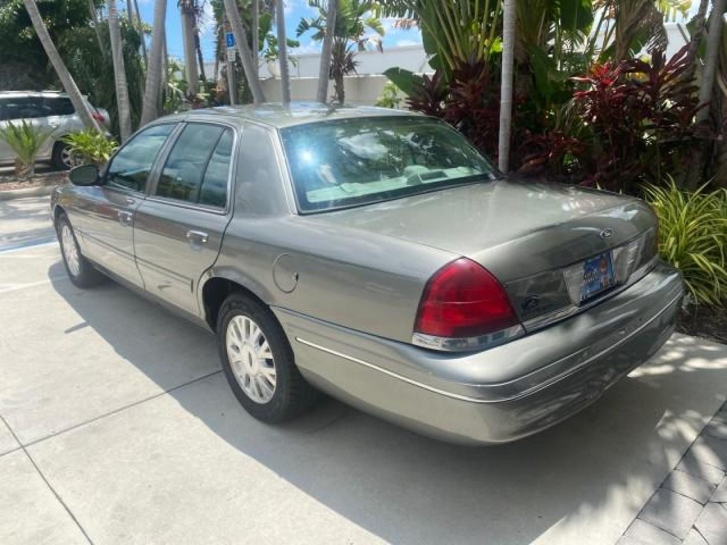 2004 Medium Titanium Metallic /Light Flint Ford Crown Victoria LX Sport LOW MILES 75,511 FL (2FAFP74W24X) with an 4.6L SEFI OHC V8 Engine engine, Automatic transmission, located at 4701 North Dixie Hwy, Pompano Beach, FL, 33064, (954) 422-2889, 26.240938, -80.123474 - OUR WEBPAGE FLORIDACARS1.COM HAS OVER 100 PHOTOS AND FREE CARFAX LINK 2004 FORD CROWN VICTORIA LX DUAL EXHAUST RARE FIND VIN: 2FAFP74W24X150704 2 F A F P 7 4 W 2 4 X 1 5 0 7 0 4 SEDAN 4 DR 4.6L V8 F GASOLINE REAR WHEEL DRIVE Top Features Alloy Wheels Leather Seats Basic Features ABS Brakes AM/FM Ste - Photo#69