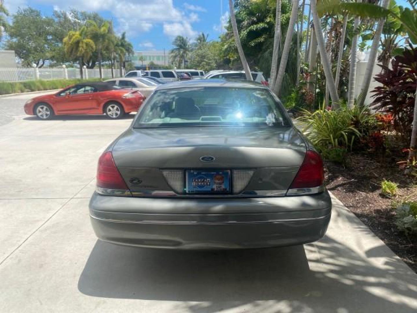 2004 Medium Titanium Metallic /Light Flint Ford Crown Victoria LX Sport LOW MILES 75,511 FL (2FAFP74W24X) with an 4.6L SEFI OHC V8 Engine engine, Automatic transmission, located at 4701 North Dixie Hwy, Pompano Beach, FL, 33064, (954) 422-2889, 26.240938, -80.123474 - OUR WEBPAGE FLORIDACARS1.COM HAS OVER 100 PHOTOS AND FREE CARFAX LINK 2004 FORD CROWN VICTORIA LX DUAL EXHAUST RARE FIND VIN: 2FAFP74W24X150704 2 F A F P 7 4 W 2 4 X 1 5 0 7 0 4 SEDAN 4 DR 4.6L V8 F GASOLINE REAR WHEEL DRIVE Top Features Alloy Wheels Leather Seats Basic Features ABS Brakes AM/FM Ste - Photo#70