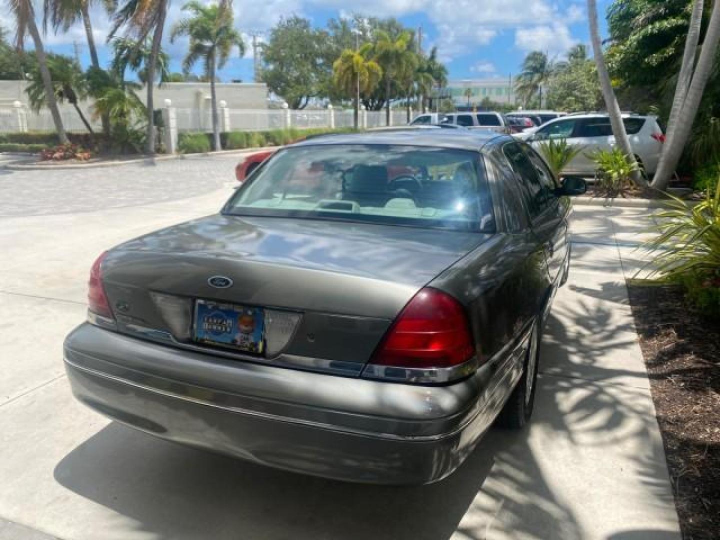 2004 Medium Titanium Metallic /Light Flint Ford Crown Victoria LX Sport LOW MILES 75,511 FL (2FAFP74W24X) with an 4.6L SEFI OHC V8 Engine engine, Automatic transmission, located at 4701 North Dixie Hwy, Pompano Beach, FL, 33064, (954) 422-2889, 26.240938, -80.123474 - OUR WEBPAGE FLORIDACARS1.COM HAS OVER 100 PHOTOS AND FREE CARFAX LINK 2004 FORD CROWN VICTORIA LX DUAL EXHAUST RARE FIND VIN: 2FAFP74W24X150704 2 F A F P 7 4 W 2 4 X 1 5 0 7 0 4 SEDAN 4 DR 4.6L V8 F GASOLINE REAR WHEEL DRIVE Top Features Alloy Wheels Leather Seats Basic Features ABS Brakes AM/FM Ste - Photo#71