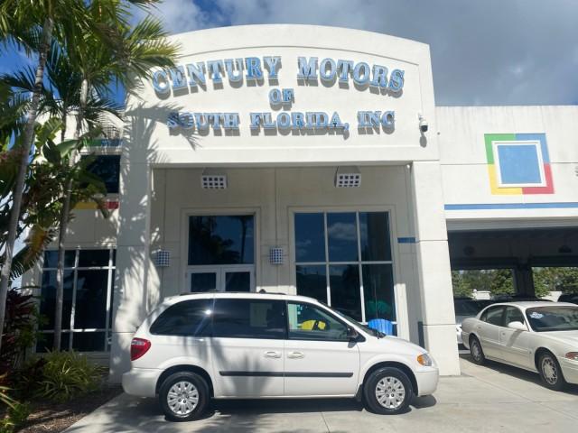 photo of 2005 Chrysler Town  and  Country LOW MILES 50,427
