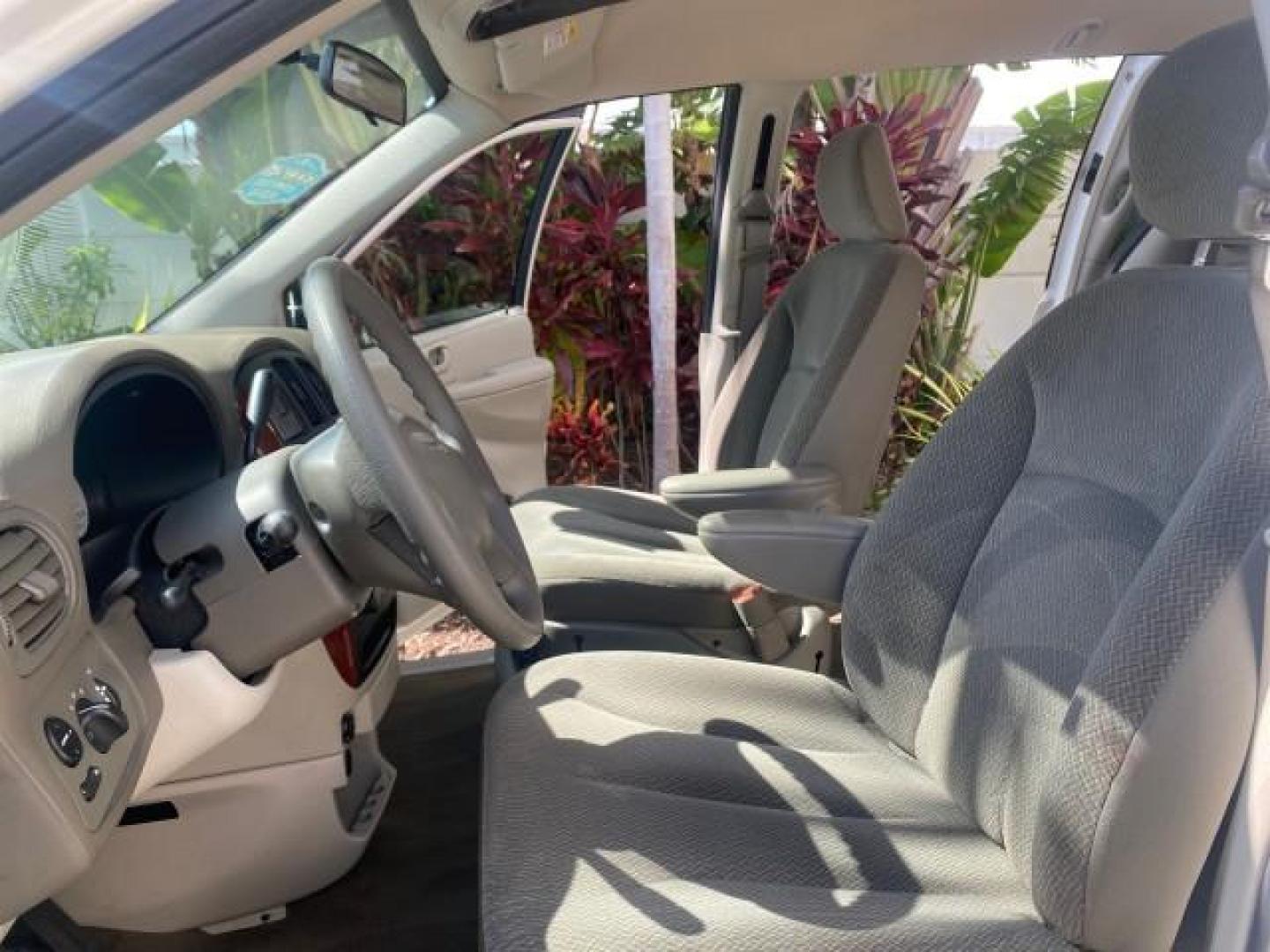 2005 Stone White /Dk Khaki/Lt Graystone Chrysler Town and Country LOW MILES 50,427 (1C4GP45R55B) with an 3.3L OHV SMPI V6 Engine engine, Automatic transmission, located at 4701 North Dixie Hwy, Pompano Beach, FL, 33064, (954) 422-2889, 26.240938, -80.123474 - OUR WEBPAGE FLORIDACARS1.COM HAS OVER 100 PHOTOS AND FREE CARFAX LINK 2005 CHRYSLER TOWN AND COUNTRY VIN: 1C4GP45R55B103614 1 C 4 G P 4 5 R 5 5 B 1 0 3 6 1 4 VAN 3.3L V6 F OHV 24V GASOLINE FRONT WHEEL DRIVE Features Air Conditioning AM/FM Stereo Automatic Transmission CD Audio Cloth Seats Cruise Con - Photo#10