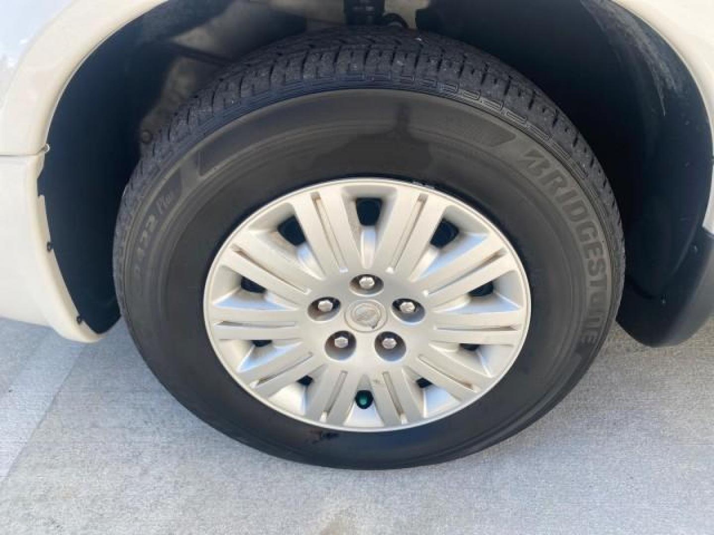 2005 Stone White /Dk Khaki/Lt Graystone Chrysler Town and Country LOW MILES 50,427 (1C4GP45R55B) with an 3.3L OHV SMPI V6 Engine engine, Automatic transmission, located at 4701 North Dixie Hwy, Pompano Beach, FL, 33064, (954) 422-2889, 26.240938, -80.123474 - OUR WEBPAGE FLORIDACARS1.COM HAS OVER 100 PHOTOS AND FREE CARFAX LINK 2005 CHRYSLER TOWN AND COUNTRY VIN: 1C4GP45R55B103614 1 C 4 G P 4 5 R 5 5 B 1 0 3 6 1 4 VAN 3.3L V6 F OHV 24V GASOLINE FRONT WHEEL DRIVE Features Air Conditioning AM/FM Stereo Automatic Transmission CD Audio Cloth Seats Cruise Con - Photo#19