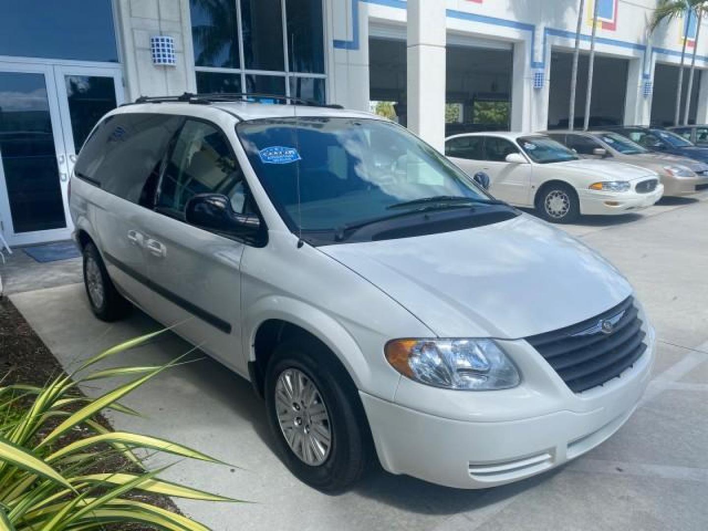 2005 Stone White /Dk Khaki/Lt Graystone Chrysler Town and Country LOW MILES 50,427 (1C4GP45R55B) with an 3.3L OHV SMPI V6 Engine engine, Automatic transmission, located at 4701 North Dixie Hwy, Pompano Beach, FL, 33064, (954) 422-2889, 26.240938, -80.123474 - OUR WEBPAGE FLORIDACARS1.COM HAS OVER 100 PHOTOS AND FREE CARFAX LINK 2005 CHRYSLER TOWN AND COUNTRY VIN: 1C4GP45R55B103614 1 C 4 G P 4 5 R 5 5 B 1 0 3 6 1 4 VAN 3.3L V6 F OHV 24V GASOLINE FRONT WHEEL DRIVE Features Air Conditioning AM/FM Stereo Automatic Transmission CD Audio Cloth Seats Cruise Con - Photo#24