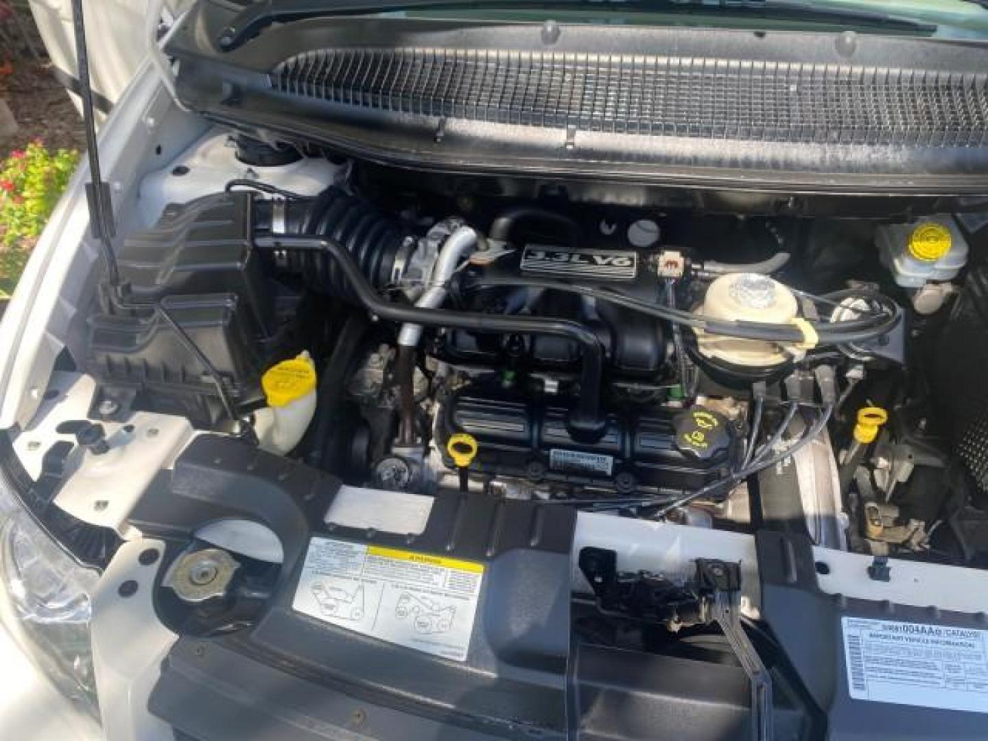 2005 Stone White /Dk Khaki/Lt Graystone Chrysler Town and Country LOW MILES 50,427 (1C4GP45R55B) with an 3.3L OHV SMPI V6 Engine engine, Automatic transmission, located at 4701 North Dixie Hwy, Pompano Beach, FL, 33064, (954) 422-2889, 26.240938, -80.123474 - OUR WEBPAGE FLORIDACARS1.COM HAS OVER 100 PHOTOS AND FREE CARFAX LINK 2005 CHRYSLER TOWN AND COUNTRY VIN: 1C4GP45R55B103614 1 C 4 G P 4 5 R 5 5 B 1 0 3 6 1 4 VAN 3.3L V6 F OHV 24V GASOLINE FRONT WHEEL DRIVE Features Air Conditioning AM/FM Stereo Automatic Transmission CD Audio Cloth Seats Cruise Con - Photo#25