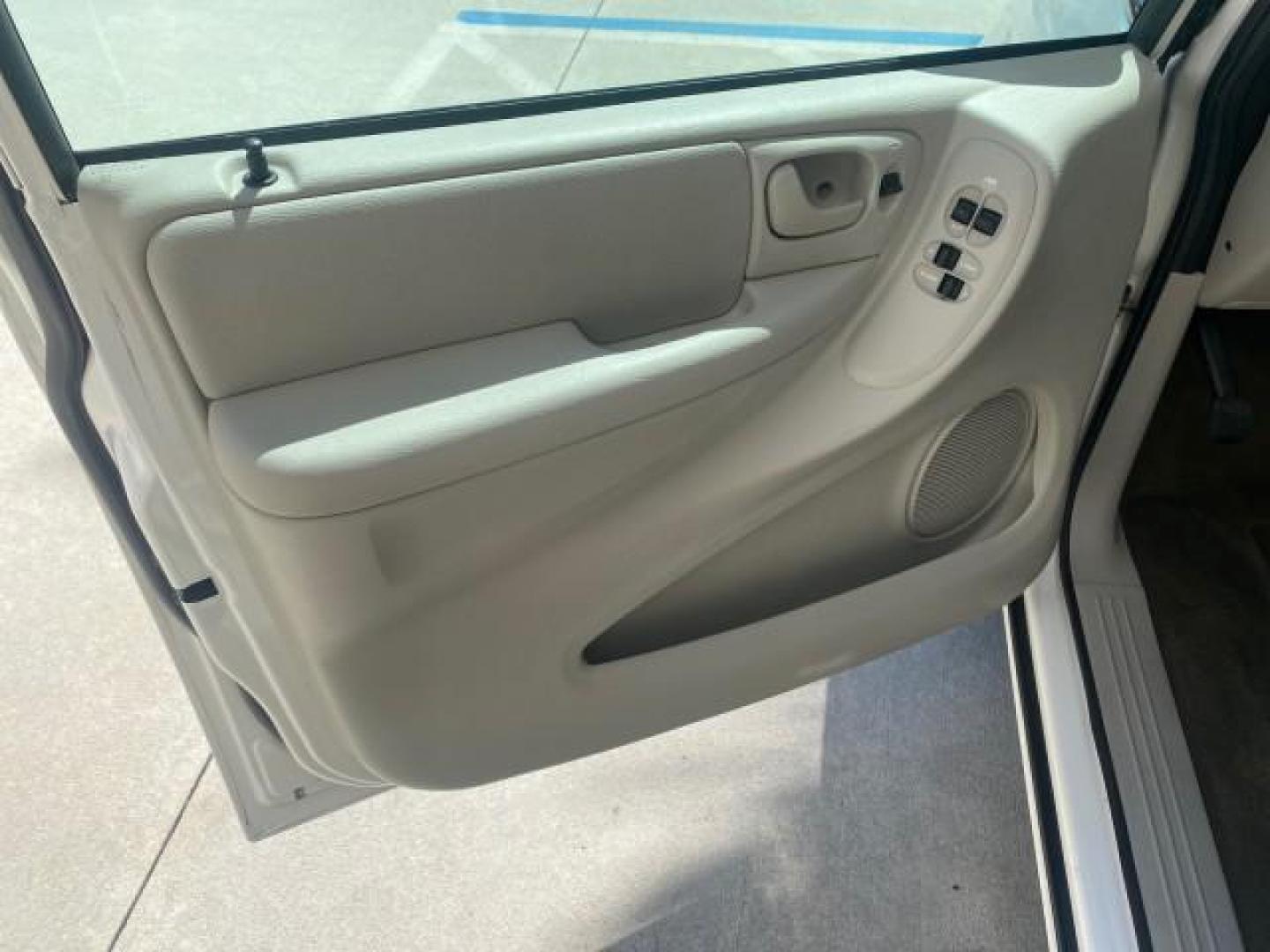 2005 Stone White /Dk Khaki/Lt Graystone Chrysler Town and Country LOW MILES 50,427 (1C4GP45R55B) with an 3.3L OHV SMPI V6 Engine engine, Automatic transmission, located at 4701 North Dixie Hwy, Pompano Beach, FL, 33064, (954) 422-2889, 26.240938, -80.123474 - OUR WEBPAGE FLORIDACARS1.COM HAS OVER 100 PHOTOS AND FREE CARFAX LINK 2005 CHRYSLER TOWN AND COUNTRY VIN: 1C4GP45R55B103614 1 C 4 G P 4 5 R 5 5 B 1 0 3 6 1 4 VAN 3.3L V6 F OHV 24V GASOLINE FRONT WHEEL DRIVE Features Air Conditioning AM/FM Stereo Automatic Transmission CD Audio Cloth Seats Cruise Con - Photo#31