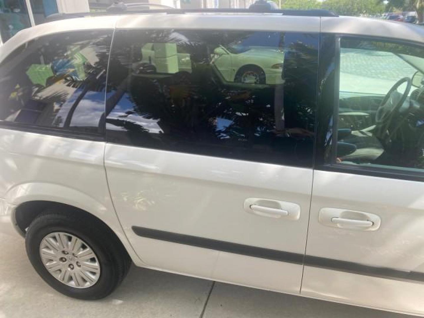 2005 Stone White /Dk Khaki/Lt Graystone Chrysler Town and Country LOW MILES 50,427 (1C4GP45R55B) with an 3.3L OHV SMPI V6 Engine engine, Automatic transmission, located at 4701 North Dixie Hwy, Pompano Beach, FL, 33064, (954) 422-2889, 26.240938, -80.123474 - OUR WEBPAGE FLORIDACARS1.COM HAS OVER 100 PHOTOS AND FREE CARFAX LINK 2005 CHRYSLER TOWN AND COUNTRY VIN: 1C4GP45R55B103614 1 C 4 G P 4 5 R 5 5 B 1 0 3 6 1 4 VAN 3.3L V6 F OHV 24V GASOLINE FRONT WHEEL DRIVE Features Air Conditioning AM/FM Stereo Automatic Transmission CD Audio Cloth Seats Cruise Con - Photo#86