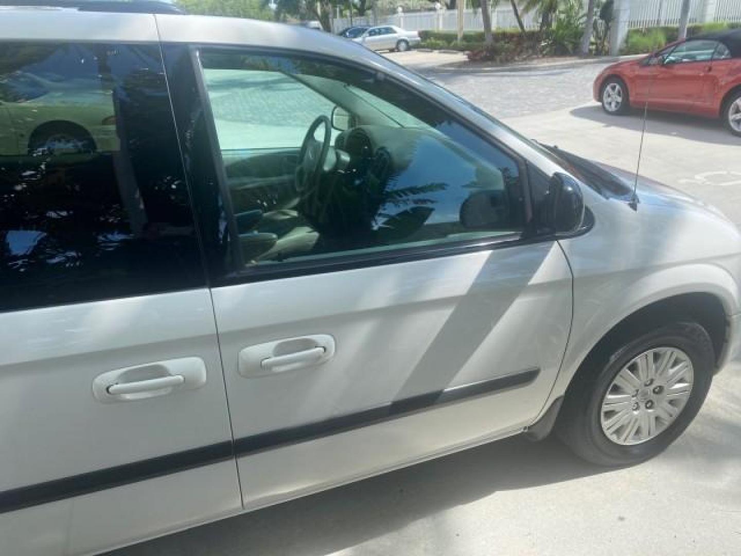 2005 Stone White /Dk Khaki/Lt Graystone Chrysler Town and Country LOW MILES 50,427 (1C4GP45R55B) with an 3.3L OHV SMPI V6 Engine engine, Automatic transmission, located at 4701 North Dixie Hwy, Pompano Beach, FL, 33064, (954) 422-2889, 26.240938, -80.123474 - OUR WEBPAGE FLORIDACARS1.COM HAS OVER 100 PHOTOS AND FREE CARFAX LINK 2005 CHRYSLER TOWN AND COUNTRY VIN: 1C4GP45R55B103614 1 C 4 G P 4 5 R 5 5 B 1 0 3 6 1 4 VAN 3.3L V6 F OHV 24V GASOLINE FRONT WHEEL DRIVE Features Air Conditioning AM/FM Stereo Automatic Transmission CD Audio Cloth Seats Cruise Con - Photo#95