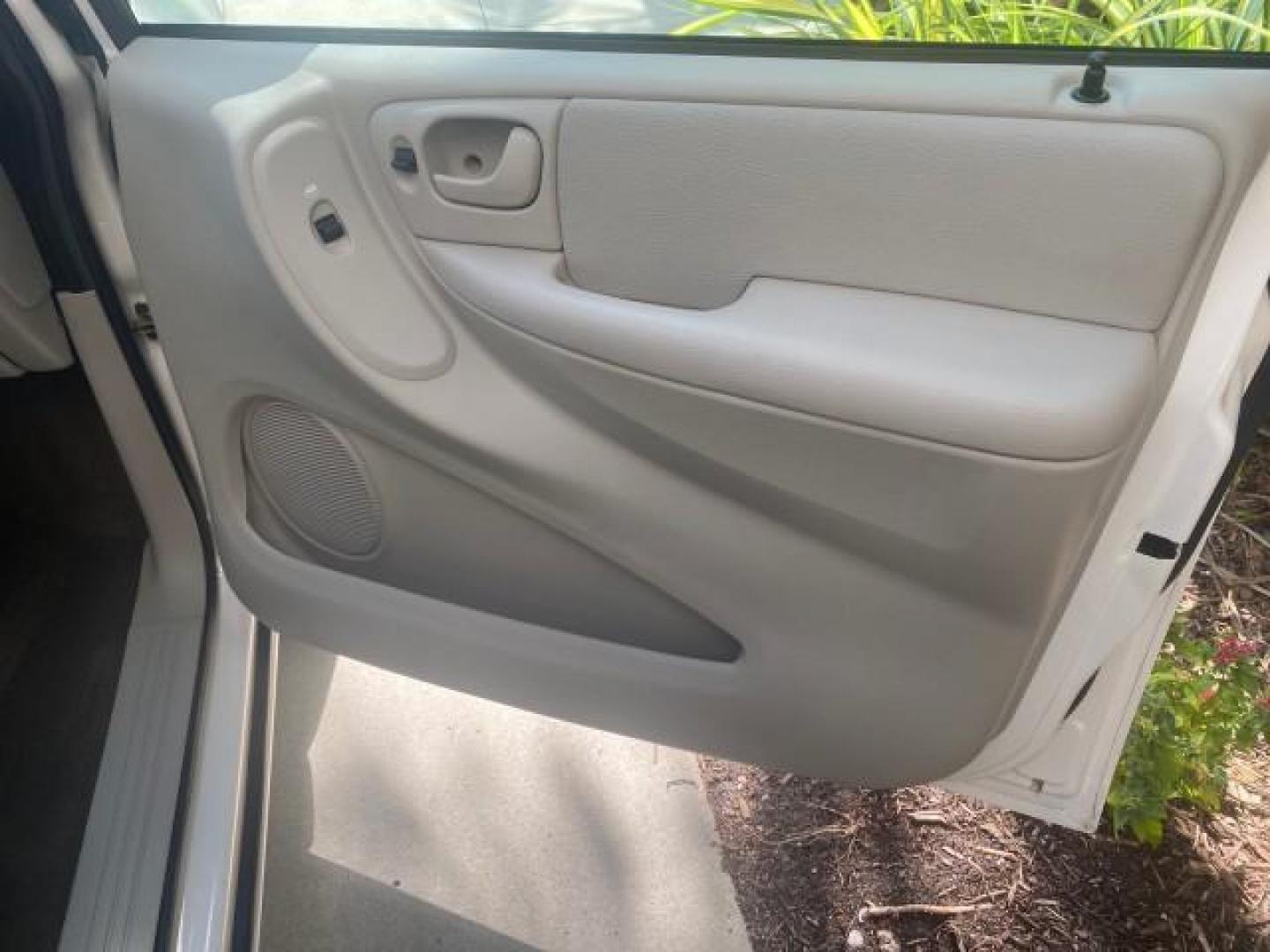 2005 Stone White /Dk Khaki/Lt Graystone Chrysler Town and Country LOW MILES 50,427 (1C4GP45R55B) with an 3.3L OHV SMPI V6 Engine engine, Automatic transmission, located at 4701 North Dixie Hwy, Pompano Beach, FL, 33064, (954) 422-2889, 26.240938, -80.123474 - OUR WEBPAGE FLORIDACARS1.COM HAS OVER 100 PHOTOS AND FREE CARFAX LINK 2005 CHRYSLER TOWN AND COUNTRY VIN: 1C4GP45R55B103614 1 C 4 G P 4 5 R 5 5 B 1 0 3 6 1 4 VAN 3.3L V6 F OHV 24V GASOLINE FRONT WHEEL DRIVE Features Air Conditioning AM/FM Stereo Automatic Transmission CD Audio Cloth Seats Cruise Con - Photo#97