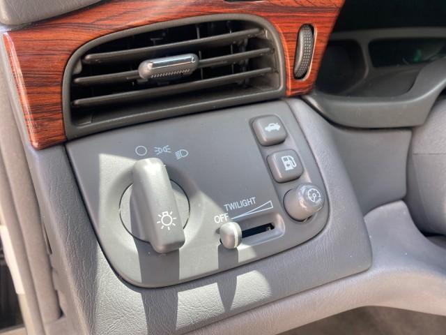 2005 Thunder Gray /Dark Gray Cadillac DeVille LOW MILES 36,800 (1G6KD54Y75U) with an 4.6L DOHC V8 Northstar Engine engine, Automatic transmission, located at 4701 North Dixie Hwy, Pompano Beach, FL, 33064, (954) 422-2889, 26.240938, -80.123474 - OUR WEBPAGE FLORIDACARS1.COM HAS OVER 100 PHOTOS AND FREE CARFAX LINK 2005 CADILLAC DEVILLE $46,045 NEW! VIN: 1G6KD54Y75U125414 1 G 6 K D 5 4 Y 7 5 U 1 2 5 4 1 4 SEDAN 4 DR 4.6L V8 F DOHC GASOLINE FRONT WHEEL DRIVE Top Features Alloy Wheels Leather Seats Basic Features ABS Brakes AM/FM Stereo Air Co - Photo#46