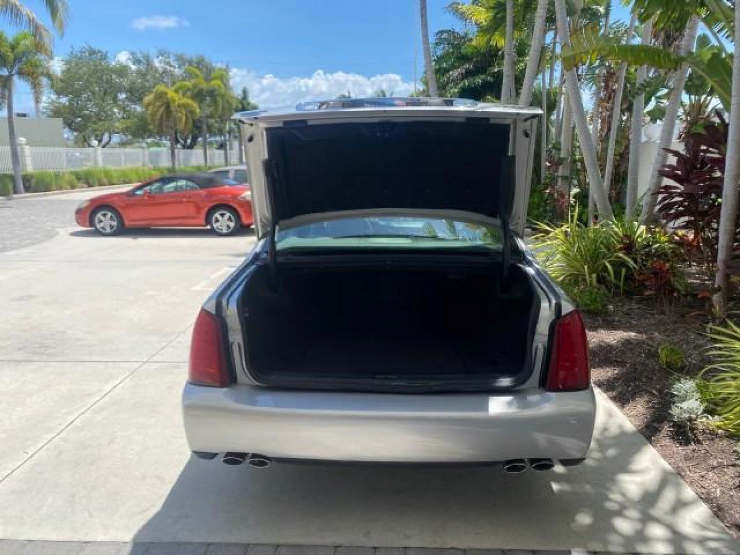 2005 Thunder Gray /Dark Gray Cadillac DeVille LOW MILES 36,800 (1G6KD54Y75U) with an 4.6L DOHC V8 Northstar Engine engine, Automatic transmission, located at 4701 North Dixie Hwy, Pompano Beach, FL, 33064, (954) 422-2889, 26.240938, -80.123474 - OUR WEBPAGE FLORIDACARS1.COM HAS OVER 100 PHOTOS AND FREE CARFAX LINK 2005 CADILLAC DEVILLE $46,045 NEW! VIN: 1G6KD54Y75U125414 1 G 6 K D 5 4 Y 7 5 U 1 2 5 4 1 4 SEDAN 4 DR 4.6L V8 F DOHC GASOLINE FRONT WHEEL DRIVE Top Features Alloy Wheels Leather Seats Basic Features ABS Brakes AM/FM Stereo Air Co - Photo#80