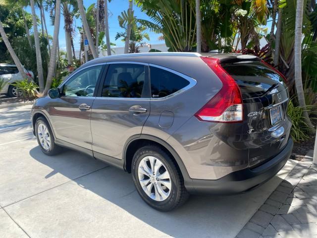 2012 Urban Titanium Metallic /Beige Honda CR-V 1 FL OWNER EX-L LOW MILES 47,572 (5J6RM3H77CL) with an 2.4L DOHC MPFI 16-Valve i-VTEC I4 Engine engine, Automatic transmission, located at 4701 North Dixie Hwy, Pompano Beach, FL, 33064, (954) 422-2889, 26.240938, -80.123474 - OUR WEBPAGE FLORIDACARS1.COM HAS OVER 100 PHOTOS AND FREE CARFAX LINK 2012 HONDA CR-V EX-L VIN: 5J6RM3H77CL033637 5 J 6 R M 3 H 7 7 C L 0 3 3 6 3 7 4 DOOR WAGON/SPORT UTILITY 2.4L I4 F DOHC 16V GASOLINE FRONT WHEEL DRIVE Top Features Alloy Wheels Bluetooth Technology Front Seat Heaters Leather Seats - Photo#5