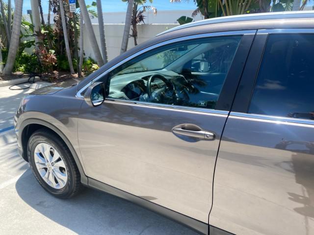2012 Urban Titanium Metallic /Beige Honda CR-V 1 FL OWNER EX-L LOW MILES 47,572 (5J6RM3H77CL) with an 2.4L DOHC MPFI 16-Valve i-VTEC I4 Engine engine, Automatic transmission, located at 4701 North Dixie Hwy, Pompano Beach, FL, 33064, (954) 422-2889, 26.240938, -80.123474 - OUR WEBPAGE FLORIDACARS1.COM HAS OVER 100 PHOTOS AND FREE CARFAX LINK 2012 HONDA CR-V EX-L VIN: 5J6RM3H77CL033637 5 J 6 R M 3 H 7 7 C L 0 3 3 6 3 7 4 DOOR WAGON/SPORT UTILITY 2.4L I4 F DOHC 16V GASOLINE FRONT WHEEL DRIVE Top Features Alloy Wheels Bluetooth Technology Front Seat Heaters Leather Seats - Photo#27
