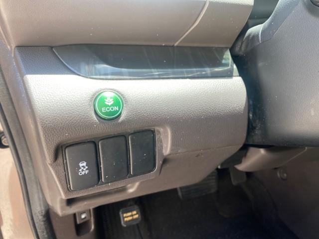 2012 Urban Titanium Metallic /Beige Honda CR-V 1 FL OWNER EX-L LOW MILES 47,572 (5J6RM3H77CL) with an 2.4L DOHC MPFI 16-Valve i-VTEC I4 Engine engine, Automatic transmission, located at 4701 North Dixie Hwy, Pompano Beach, FL, 33064, (954) 422-2889, 26.240938, -80.123474 - OUR WEBPAGE FLORIDACARS1.COM HAS OVER 100 PHOTOS AND FREE CARFAX LINK 2012 HONDA CR-V EX-L VIN: 5J6RM3H77CL033637 5 J 6 R M 3 H 7 7 C L 0 3 3 6 3 7 4 DOOR WAGON/SPORT UTILITY 2.4L I4 F DOHC 16V GASOLINE FRONT WHEEL DRIVE Top Features Alloy Wheels Bluetooth Technology Front Seat Heaters Leather Seats - Photo#45