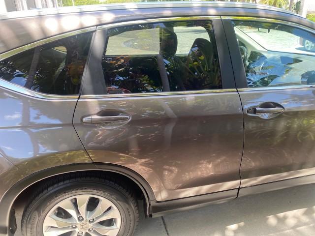 2012 Urban Titanium Metallic /Beige Honda CR-V 1 FL OWNER EX-L LOW MILES 47,572 (5J6RM3H77CL) with an 2.4L DOHC MPFI 16-Valve i-VTEC I4 Engine engine, Automatic transmission, located at 4701 North Dixie Hwy, Pompano Beach, FL, 33064, (954) 422-2889, 26.240938, -80.123474 - OUR WEBPAGE FLORIDACARS1.COM HAS OVER 100 PHOTOS AND FREE CARFAX LINK 2012 HONDA CR-V EX-L VIN: 5J6RM3H77CL033637 5 J 6 R M 3 H 7 7 C L 0 3 3 6 3 7 4 DOOR WAGON/SPORT UTILITY 2.4L I4 F DOHC 16V GASOLINE FRONT WHEEL DRIVE Top Features Alloy Wheels Bluetooth Technology Front Seat Heaters Leather Seats - Photo#91