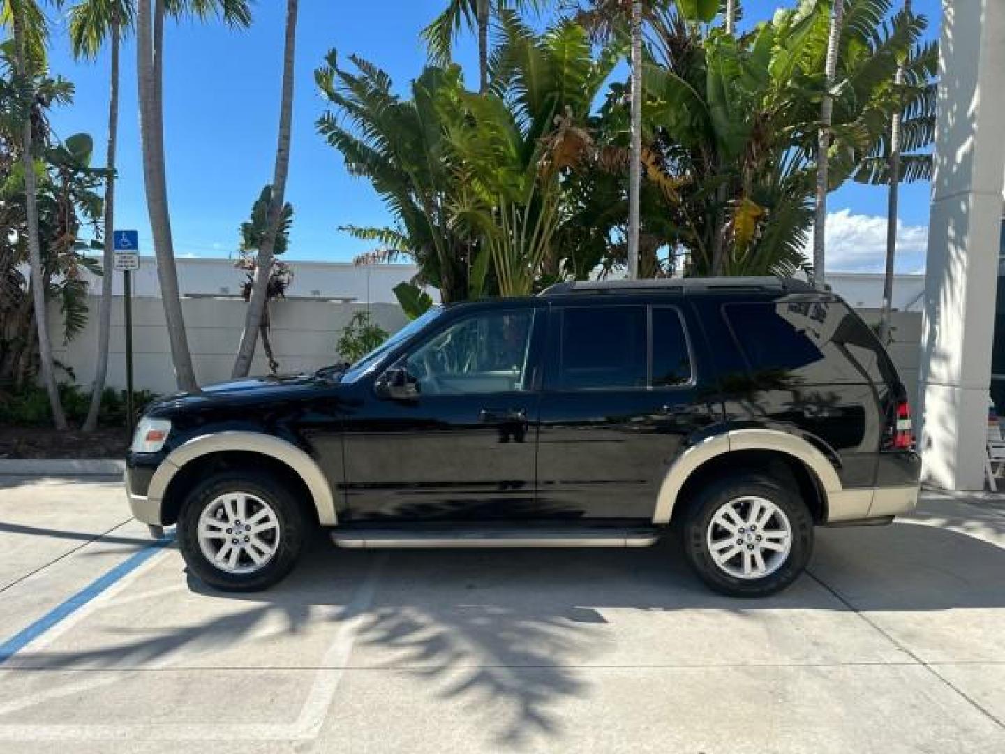 2010 Black /Camel Ford Explorer Eddie Bauer LOW MILES 66,415 1 OWNER (1FMEU6EE2AU) with an 4.0L SOHC 12-Valve V6 Engine engine, Automatic transmission, located at 4701 North Dixie Hwy, Pompano Beach, FL, 33064, (954) 422-2889, 26.240938, -80.123474 - OUR WEBPAGE FLORIDACARS1.COM HAS OVER 100 PHOTOS AND FREE CARFAX LINK 2010 FORD EXPLORER EDDIE BAUER VIN: 1FMEU6EE2AUA92171 1 F M E U 6 E E 2 A U A 9 2 1 7 1 4 DOOR WAGON/SPORT UTILITY 4.0L V6 F SOHC 12V GASOLINE REAR WHEEL DRIVE Features ABS Brakes Air Conditioning Alloy Wheels AM/FM Stereo Automat - Photo#4