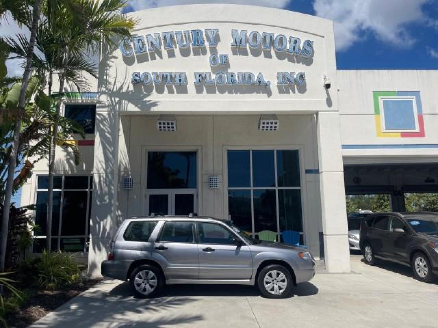 2008 Steel Silver Metallic /Graphite Gray Subaru Forester (Natl) AWD X LOW MILES 51,140 1 OWNER (JF1SG63698H) with an 2.5L SOHC SMPI 16-Valve 4-Cyl Boxer Engine engine, Automatic transmission, located at 4701 North Dixie Hwy, Pompano Beach, FL, 33064, (954) 422-2889, 26.240938, -80.123474 - OUR WEBPAGE FLORIDACARS1.COM HAS OVER 100 PHOTOS AND FREE CARFAX LINK 2008 SUBARU FORESTER 2.5 X VIN: JF1SG63698H707902 J F 1 S G 6 3 6 9 8 H 7 0 7 9 0 2 4 DOOR WAGON/SPORT UTILITY 2.5L H4 F SOHC 16V GASOLINE ALL WHEEL DRIVE Top Features 4WD/AWD Cloth Seats Basic Features ABS Brakes AM/FM Stereo Air - Photo#0