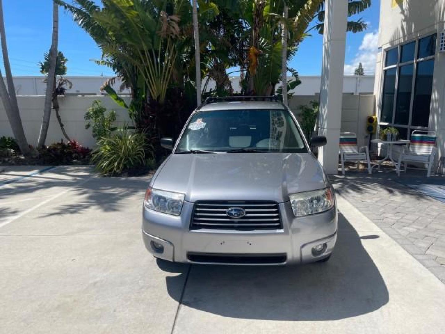 2008 Steel Silver Metallic /Graphite Gray Subaru Forester (Natl) AWD X LOW MILES 51,140 1 OWNER (JF1SG63698H) with an 2.5L SOHC SMPI 16-Valve 4-Cyl Boxer Engine engine, Automatic transmission, located at 4701 North Dixie Hwy, Pompano Beach, FL, 33064, (954) 422-2889, 26.240938, -80.123474 - OUR WEBPAGE FLORIDACARS1.COM HAS OVER 100 PHOTOS AND FREE CARFAX LINK 2008 SUBARU FORESTER 2.5 X VIN: JF1SG63698H707902 J F 1 S G 6 3 6 9 8 H 7 0 7 9 0 2 4 DOOR WAGON/SPORT UTILITY 2.5L H4 F SOHC 16V GASOLINE ALL WHEEL DRIVE Top Features 4WD/AWD Cloth Seats Basic Features ABS Brakes AM/FM Stereo Air - Photo#2