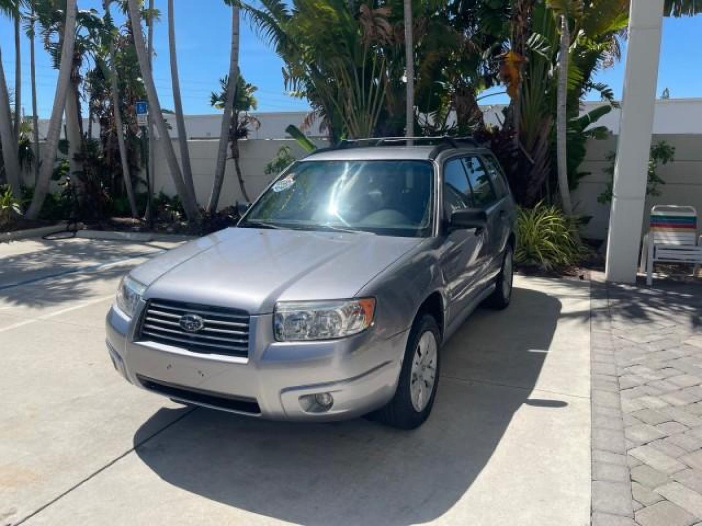 2008 Steel Silver Metallic /Graphite Gray Subaru Forester (Natl) AWD X LOW MILES 51,140 1 OWNER (JF1SG63698H) with an 2.5L SOHC SMPI 16-Valve 4-Cyl Boxer Engine engine, Automatic transmission, located at 4701 North Dixie Hwy, Pompano Beach, FL, 33064, (954) 422-2889, 26.240938, -80.123474 - OUR WEBPAGE FLORIDACARS1.COM HAS OVER 100 PHOTOS AND FREE CARFAX LINK 2008 SUBARU FORESTER 2.5 X VIN: JF1SG63698H707902 J F 1 S G 6 3 6 9 8 H 7 0 7 9 0 2 4 DOOR WAGON/SPORT UTILITY 2.5L H4 F SOHC 16V GASOLINE ALL WHEEL DRIVE Top Features 4WD/AWD Cloth Seats Basic Features ABS Brakes AM/FM Stereo Air - Photo#3