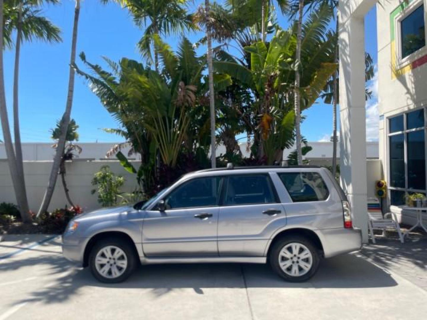 2008 Steel Silver Metallic /Graphite Gray Subaru Forester (Natl) AWD X LOW MILES 51,140 1 OWNER (JF1SG63698H) with an 2.5L SOHC SMPI 16-Valve 4-Cyl Boxer Engine engine, Automatic transmission, located at 4701 North Dixie Hwy, Pompano Beach, FL, 33064, (954) 422-2889, 26.240938, -80.123474 - OUR WEBPAGE FLORIDACARS1.COM HAS OVER 100 PHOTOS AND FREE CARFAX LINK 2008 SUBARU FORESTER 2.5 X VIN: JF1SG63698H707902 J F 1 S G 6 3 6 9 8 H 7 0 7 9 0 2 4 DOOR WAGON/SPORT UTILITY 2.5L H4 F SOHC 16V GASOLINE ALL WHEEL DRIVE Top Features 4WD/AWD Cloth Seats Basic Features ABS Brakes AM/FM Stereo Air - Photo#4