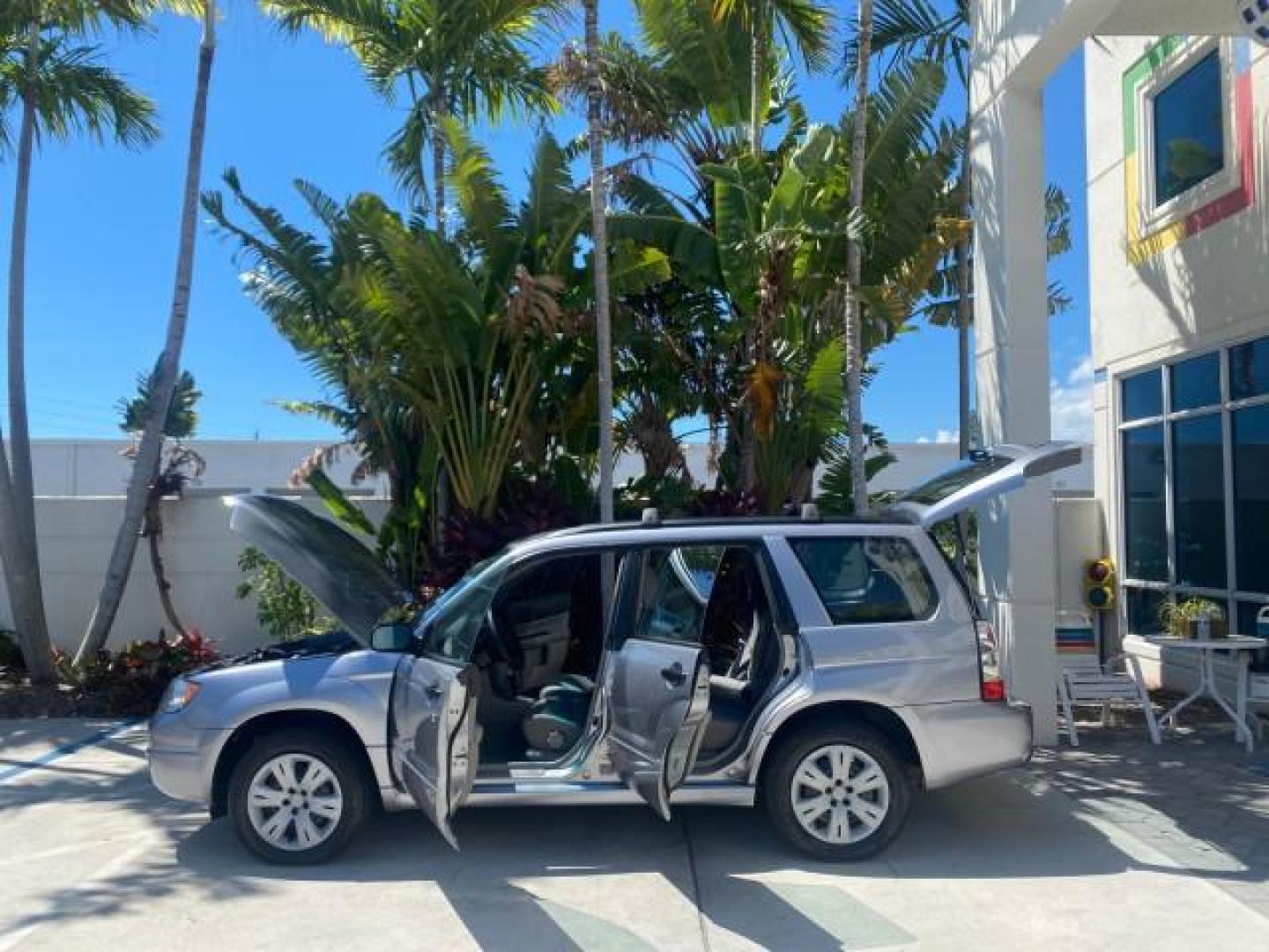 2008 Steel Silver Metallic /Graphite Gray Subaru Forester (Natl) AWD X LOW MILES 51,140 1 OWNER (JF1SG63698H) with an 2.5L SOHC SMPI 16-Valve 4-Cyl Boxer Engine engine, Automatic transmission, located at 4701 North Dixie Hwy, Pompano Beach, FL, 33064, (954) 422-2889, 26.240938, -80.123474 - OUR WEBPAGE FLORIDACARS1.COM HAS OVER 100 PHOTOS AND FREE CARFAX LINK 2008 SUBARU FORESTER 2.5 X VIN: JF1SG63698H707902 J F 1 S G 6 3 6 9 8 H 7 0 7 9 0 2 4 DOOR WAGON/SPORT UTILITY 2.5L H4 F SOHC 16V GASOLINE ALL WHEEL DRIVE Top Features 4WD/AWD Cloth Seats Basic Features ABS Brakes AM/FM Stereo Air - Photo#8